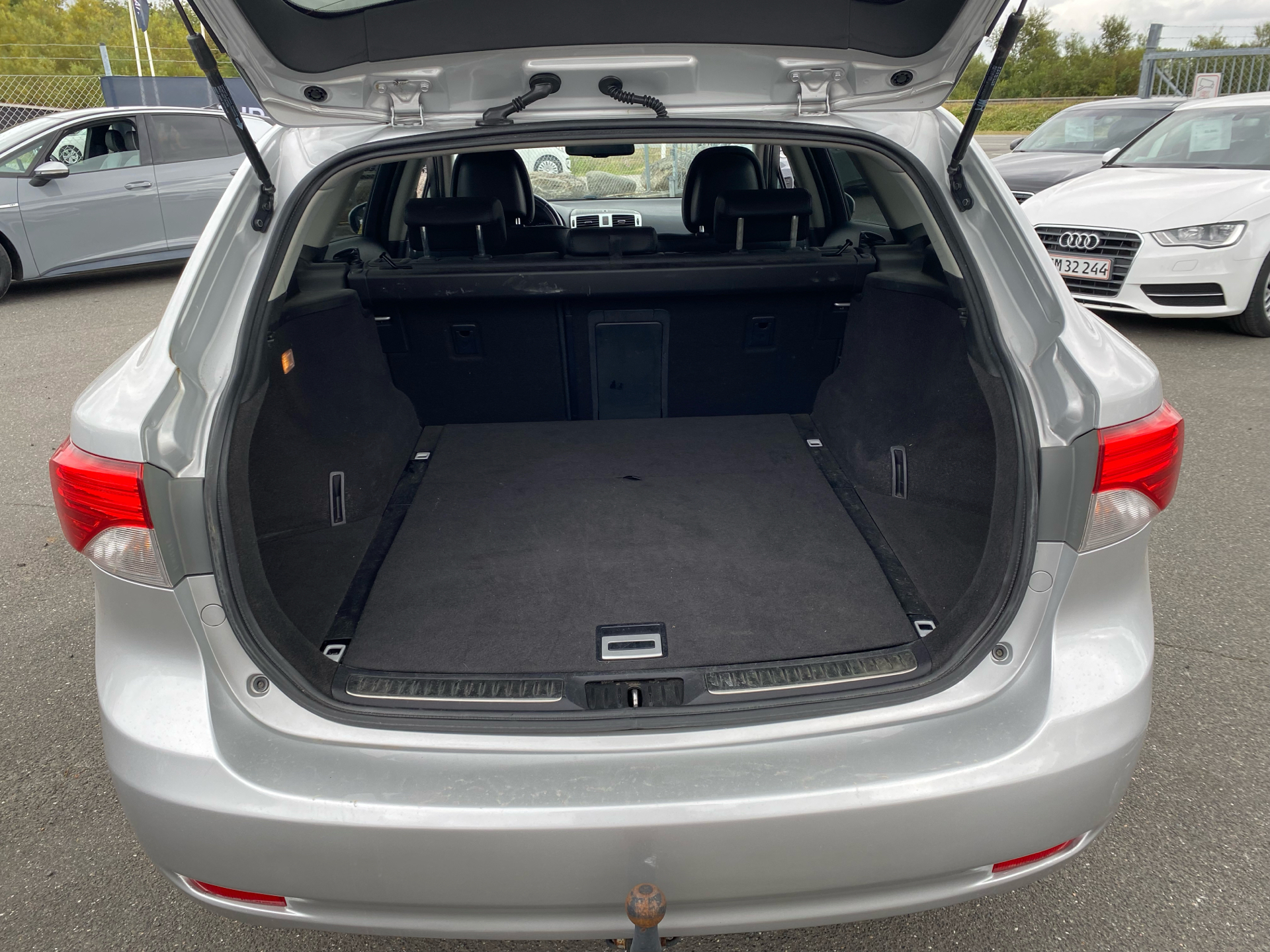 Billede af Toyota Avensis 2,0 D-4D DPF T2 Premium 124HK Stc 6g