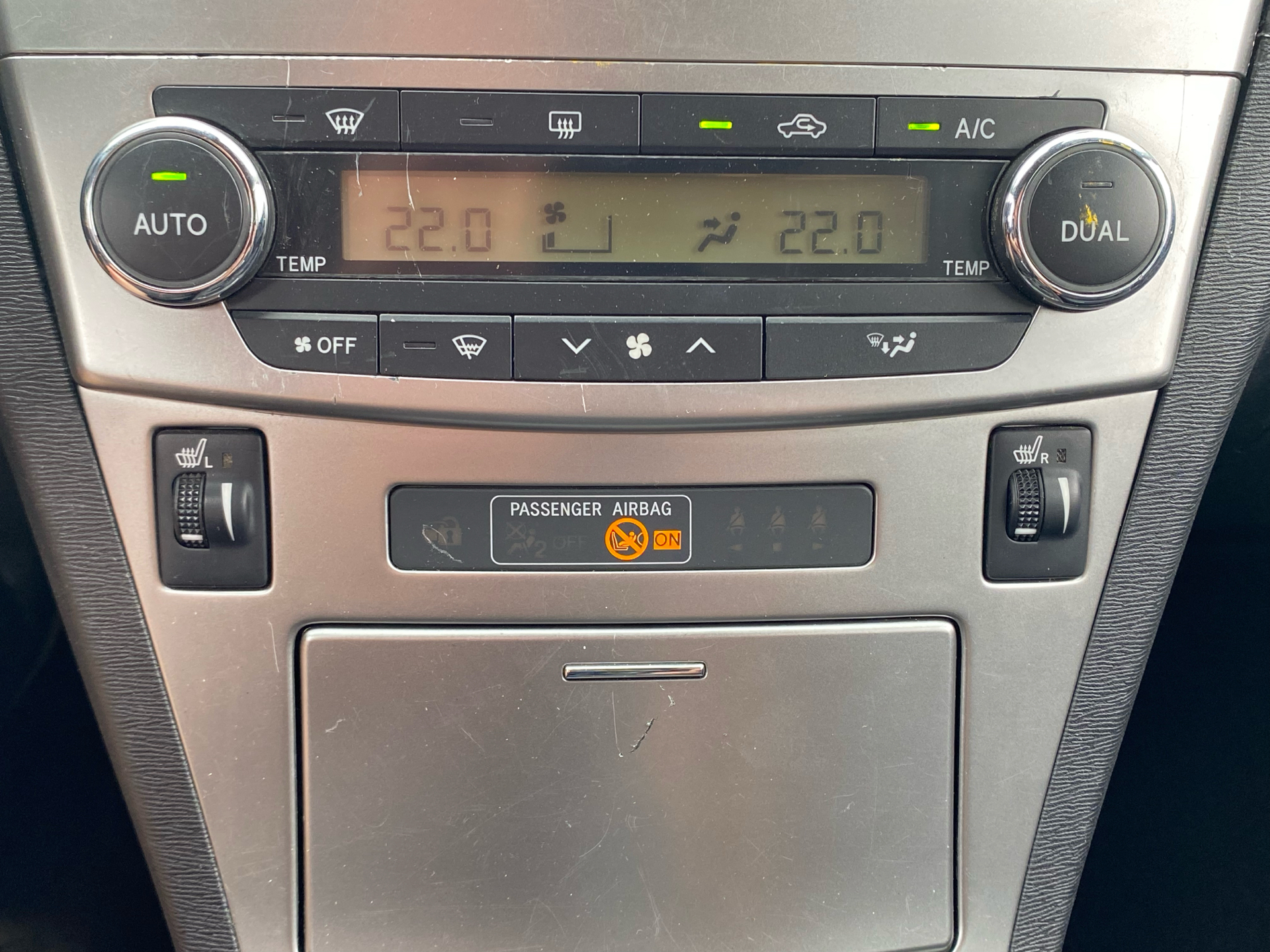 Billede af Toyota Avensis 2,0 D-4D DPF T2 Premium 124HK Stc 6g