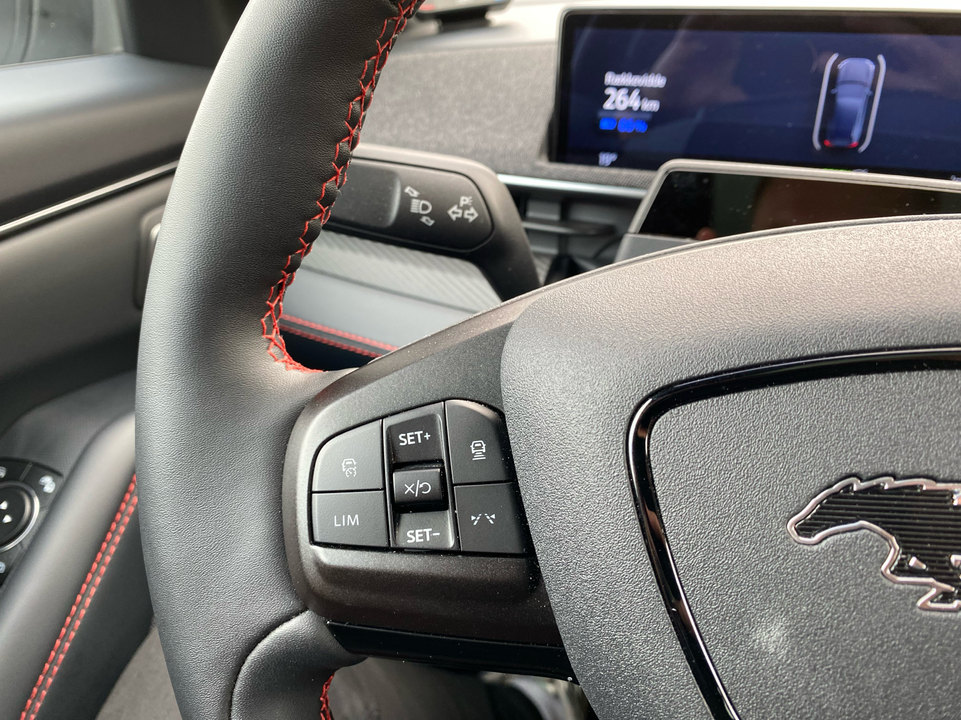 Billede af Ford Mustang Mach-E EL UR Premium AWD 351HK 5d Aut.