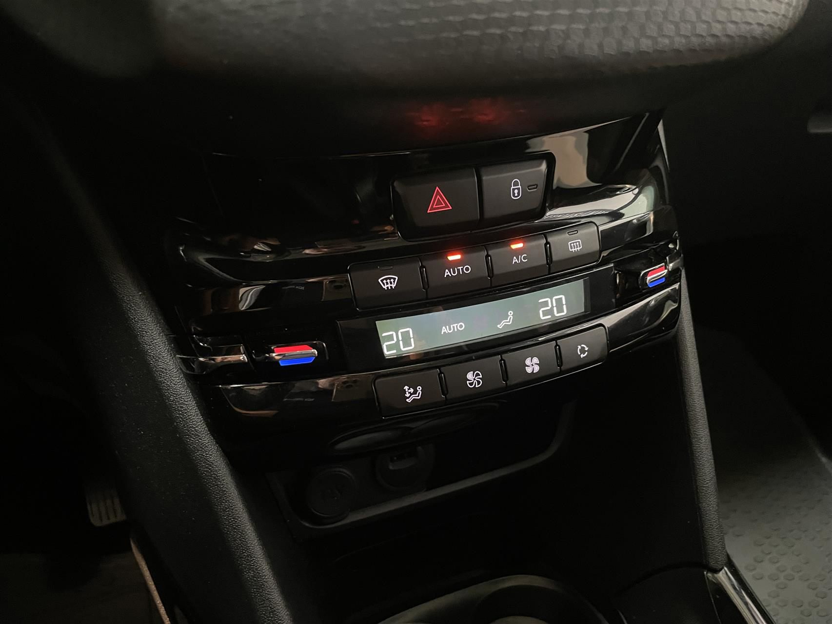 Billede af Peugeot 2008 1,2 PureTech Selection Sky 130HK 5d 6g