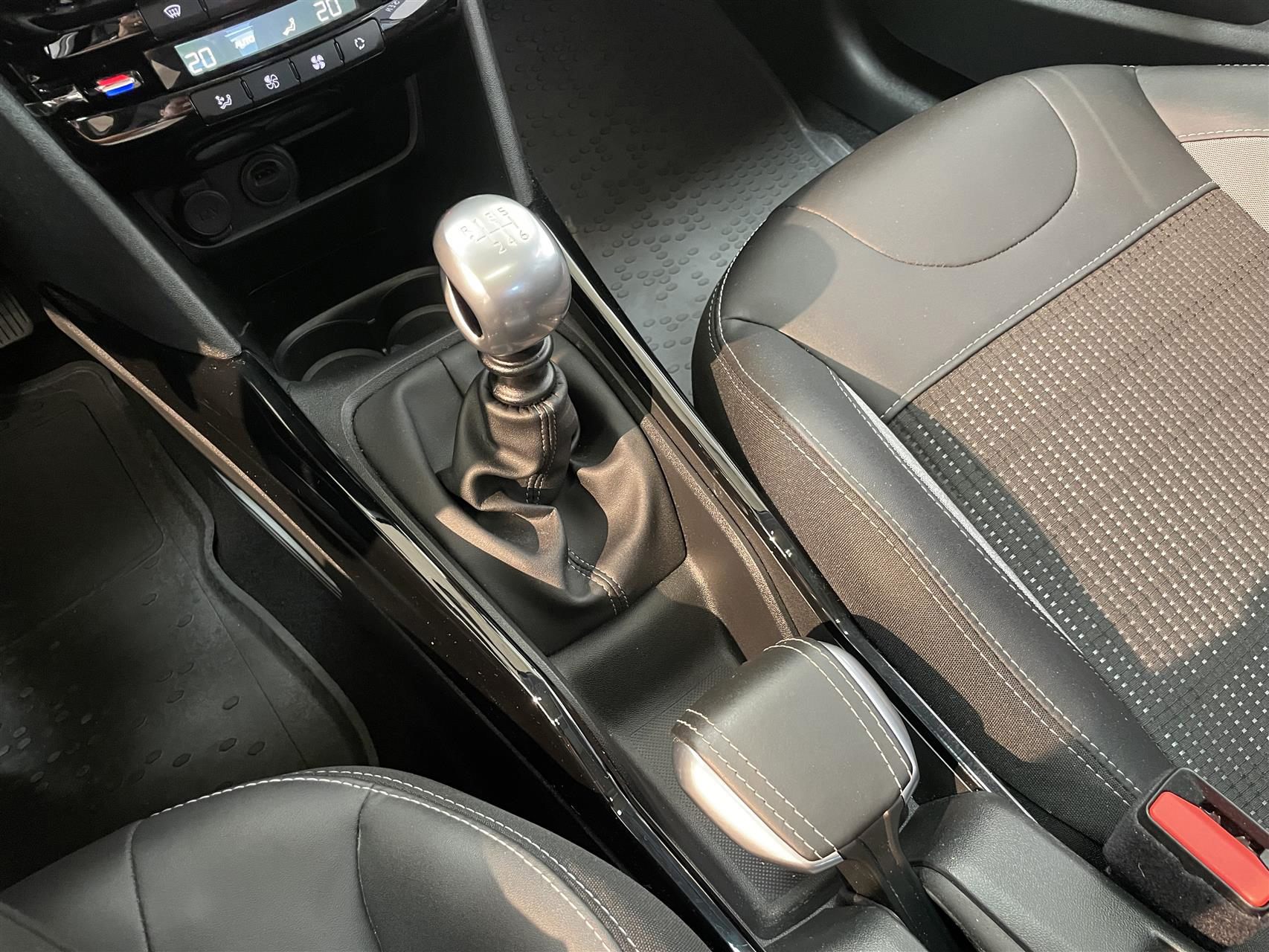 Billede af Peugeot 2008 1,2 PureTech Selection Sky 130HK 5d 6g