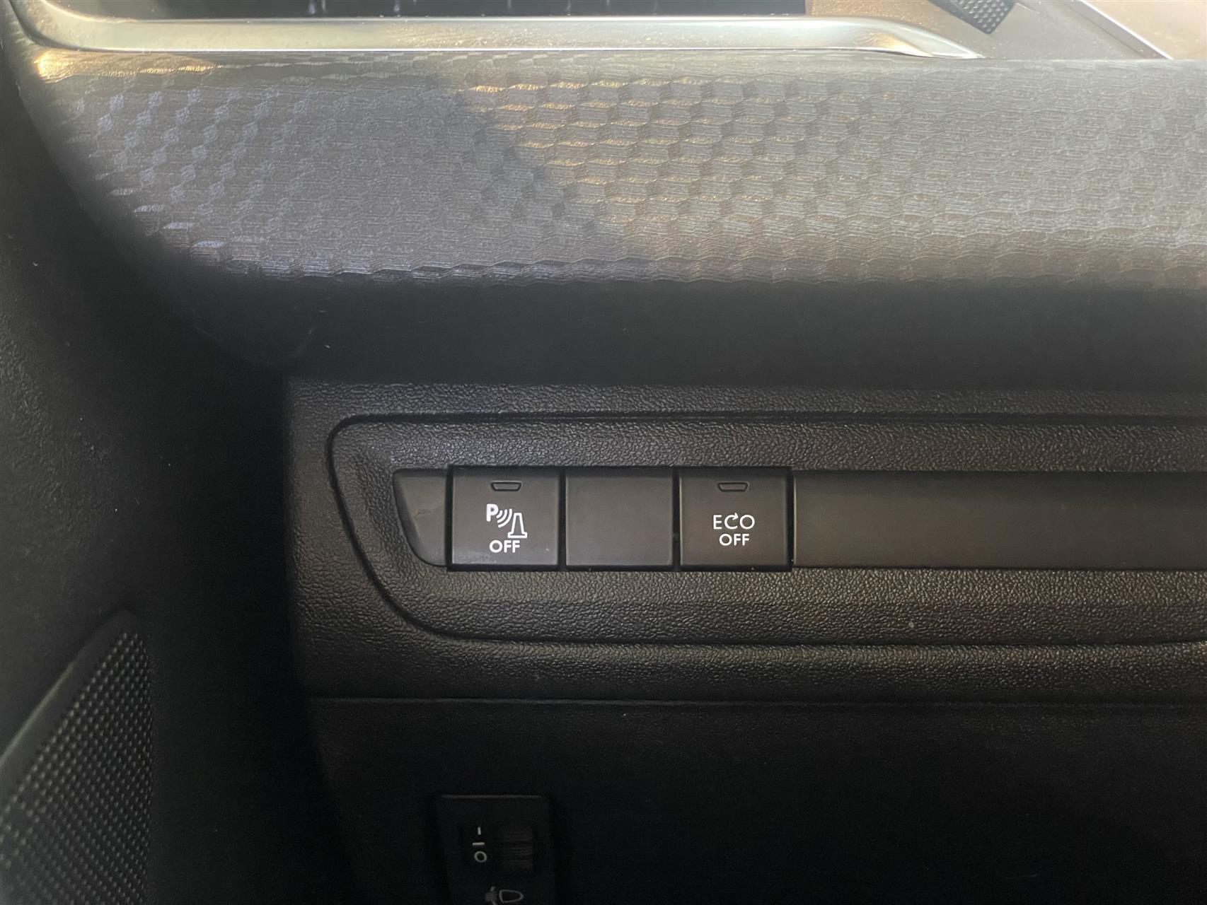 Billede af Peugeot 2008 1,2 PureTech Selection Sky 130HK 5d 6g