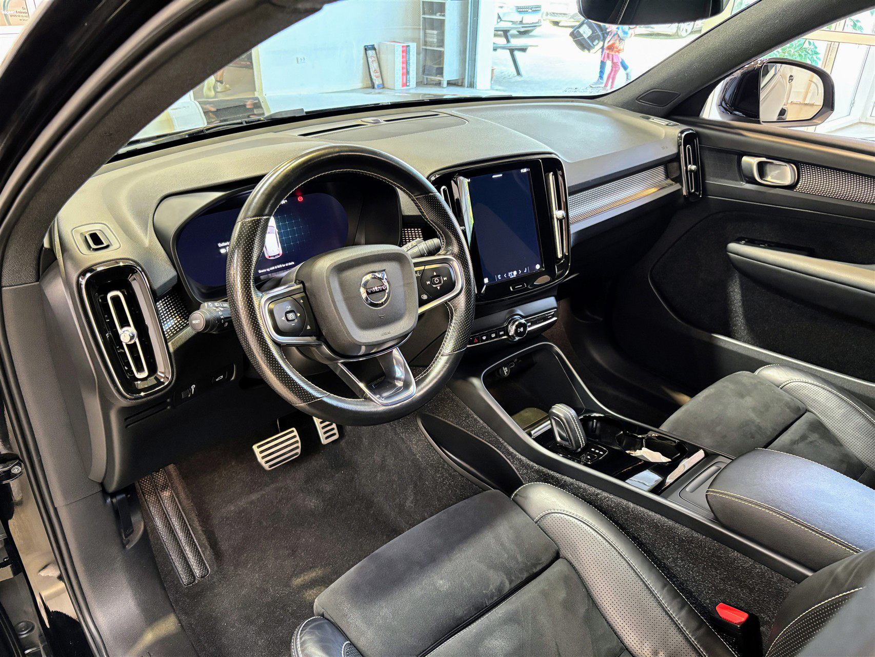 Billede af Volvo XC40 P8 Recharge Twin R-design AWD 408HK 5d Aut.