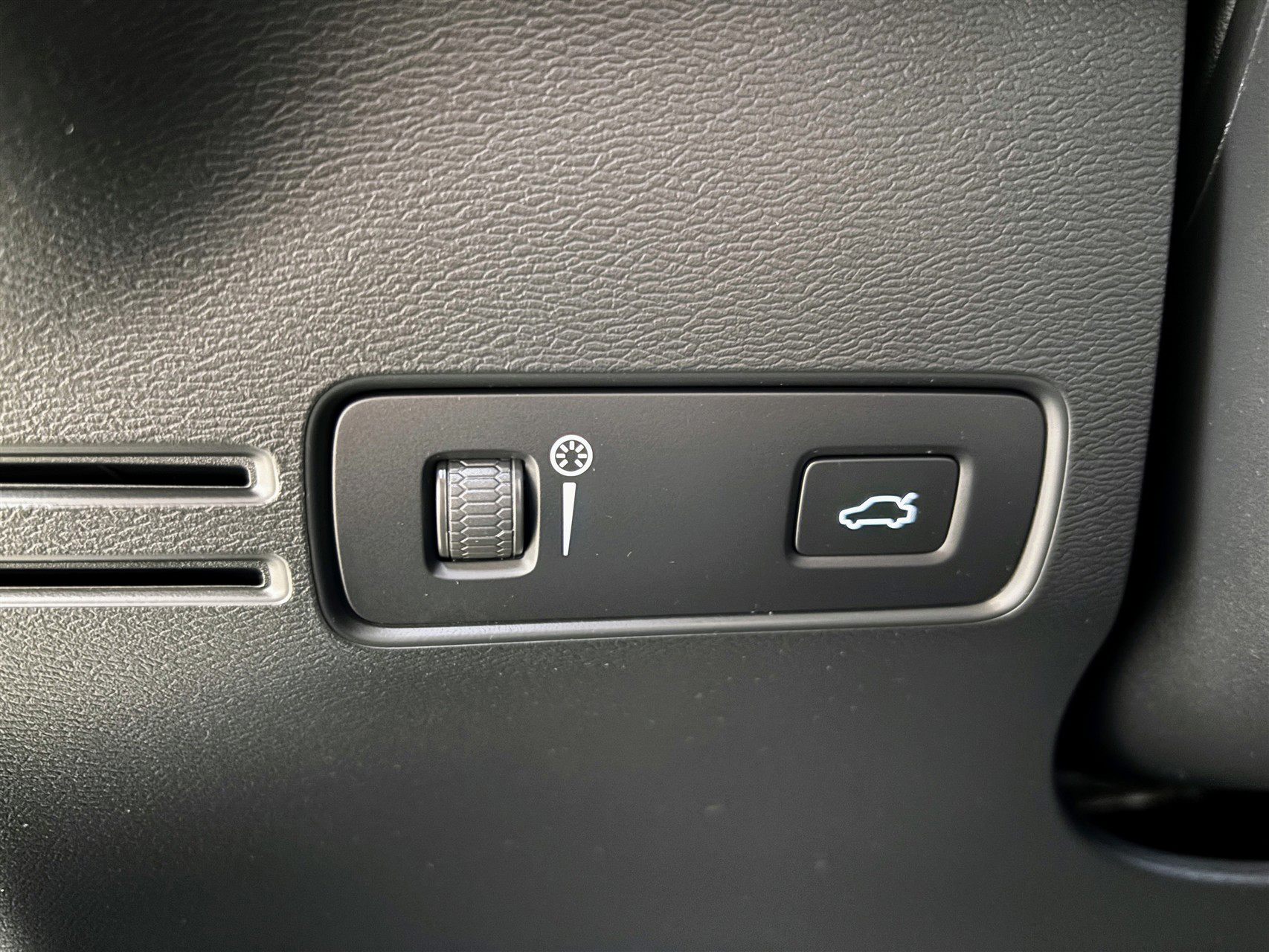 Billede af Volvo XC40 P8 Recharge Twin R-design AWD 408HK 5d Aut.