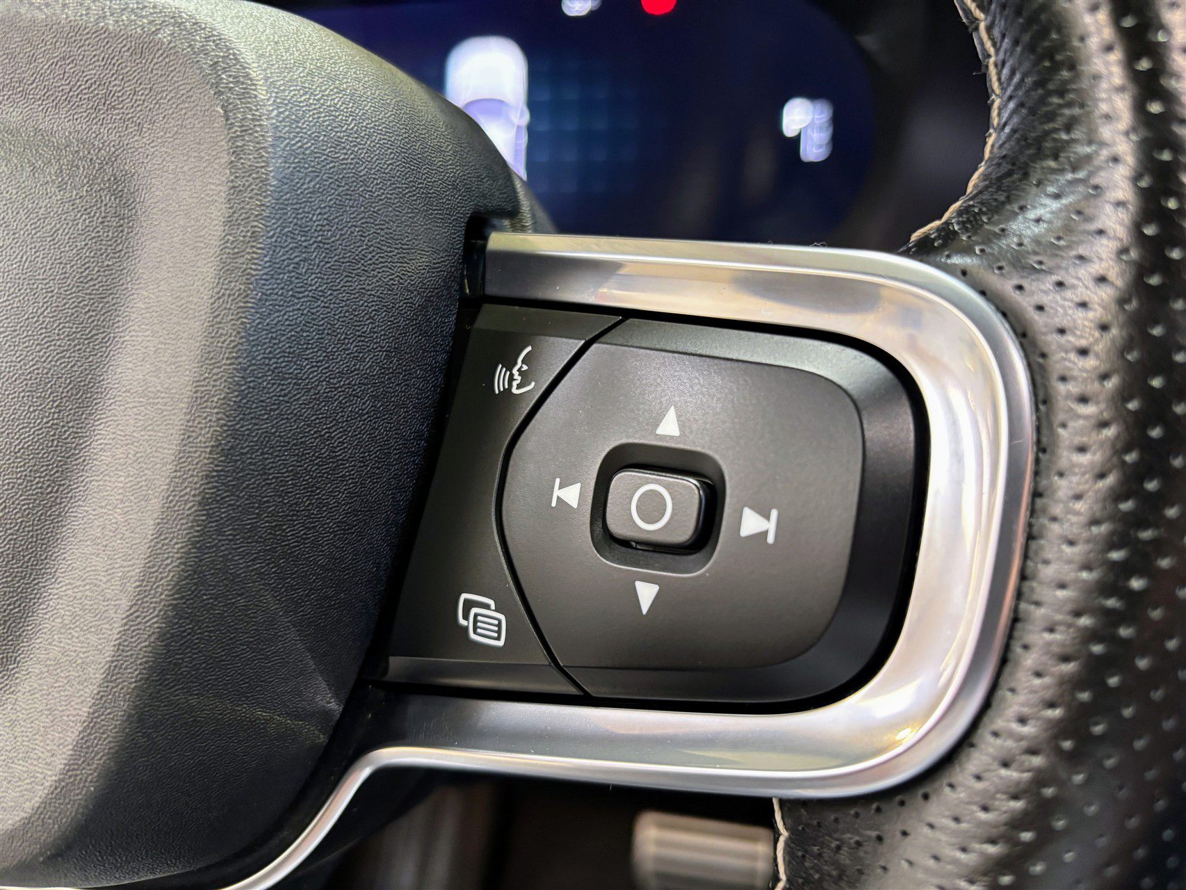 Billede af Volvo XC40 P8 Recharge Twin R-design AWD 408HK 5d Aut.
