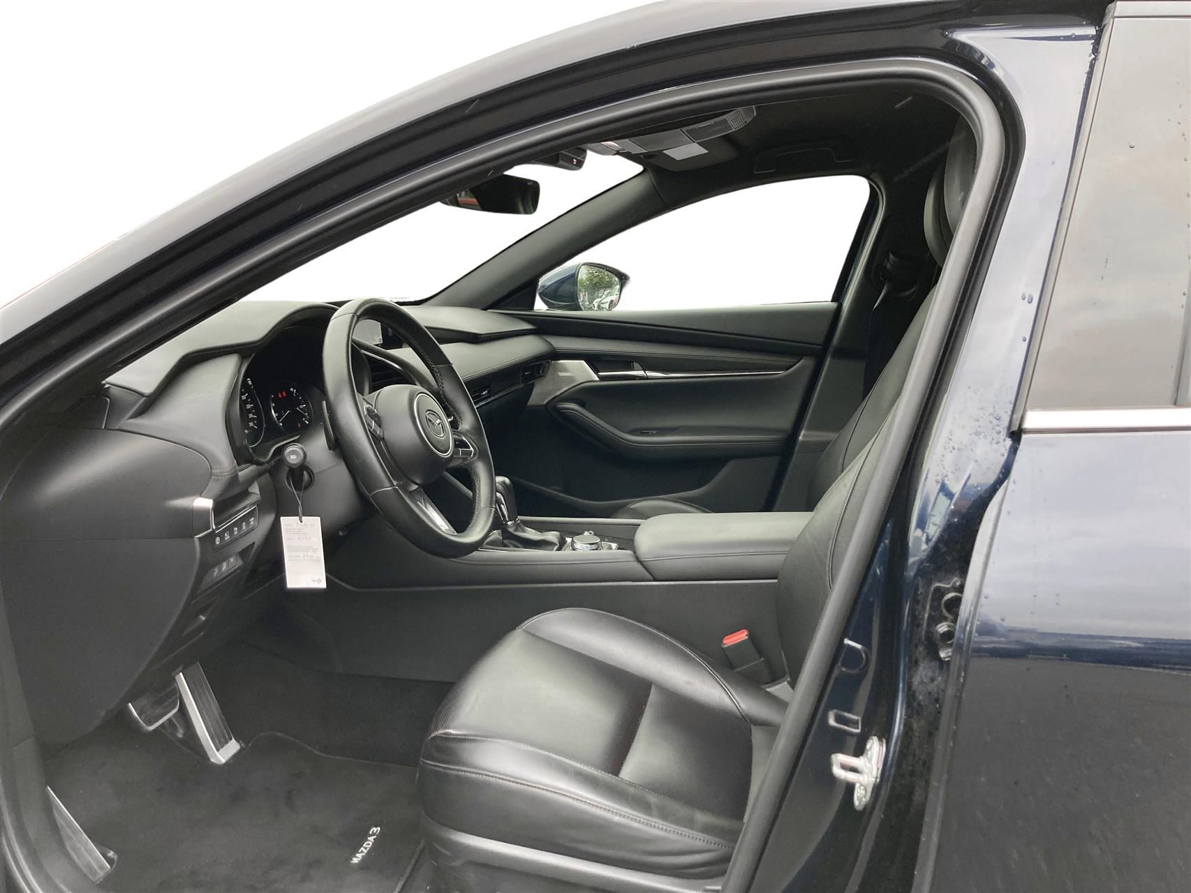 Billede af Mazda 3 2,0 Skyactiv-X  Mild hybrid Cosmo AWD 180HK 5d 6g Aut.