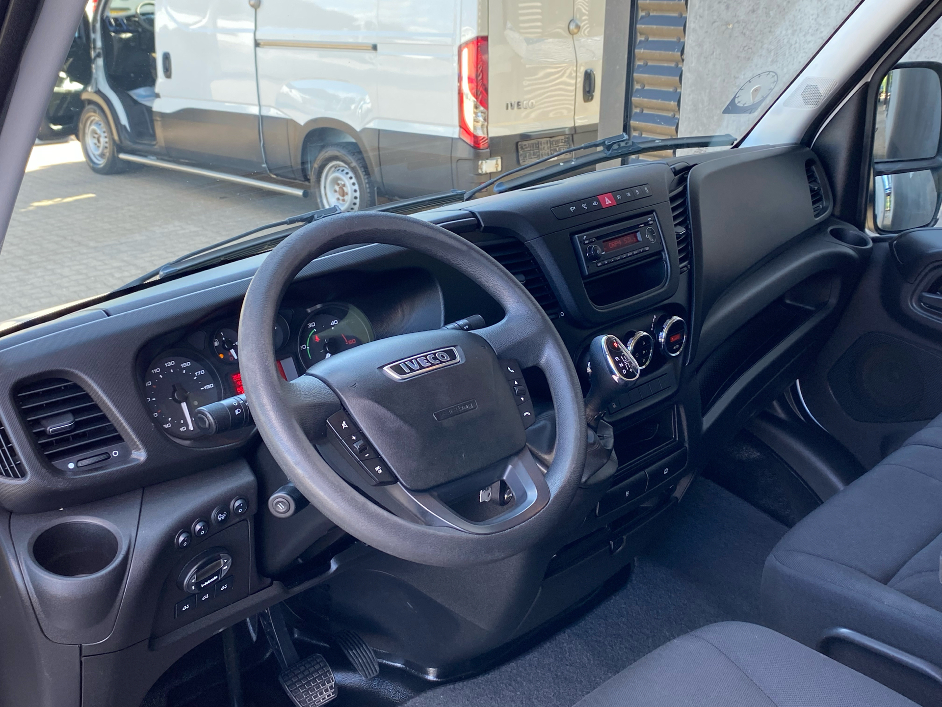 Billede af Iveco Daily 35S17 4100mm 3,0 D 170HK Ladv./Chas. 8g Aut.