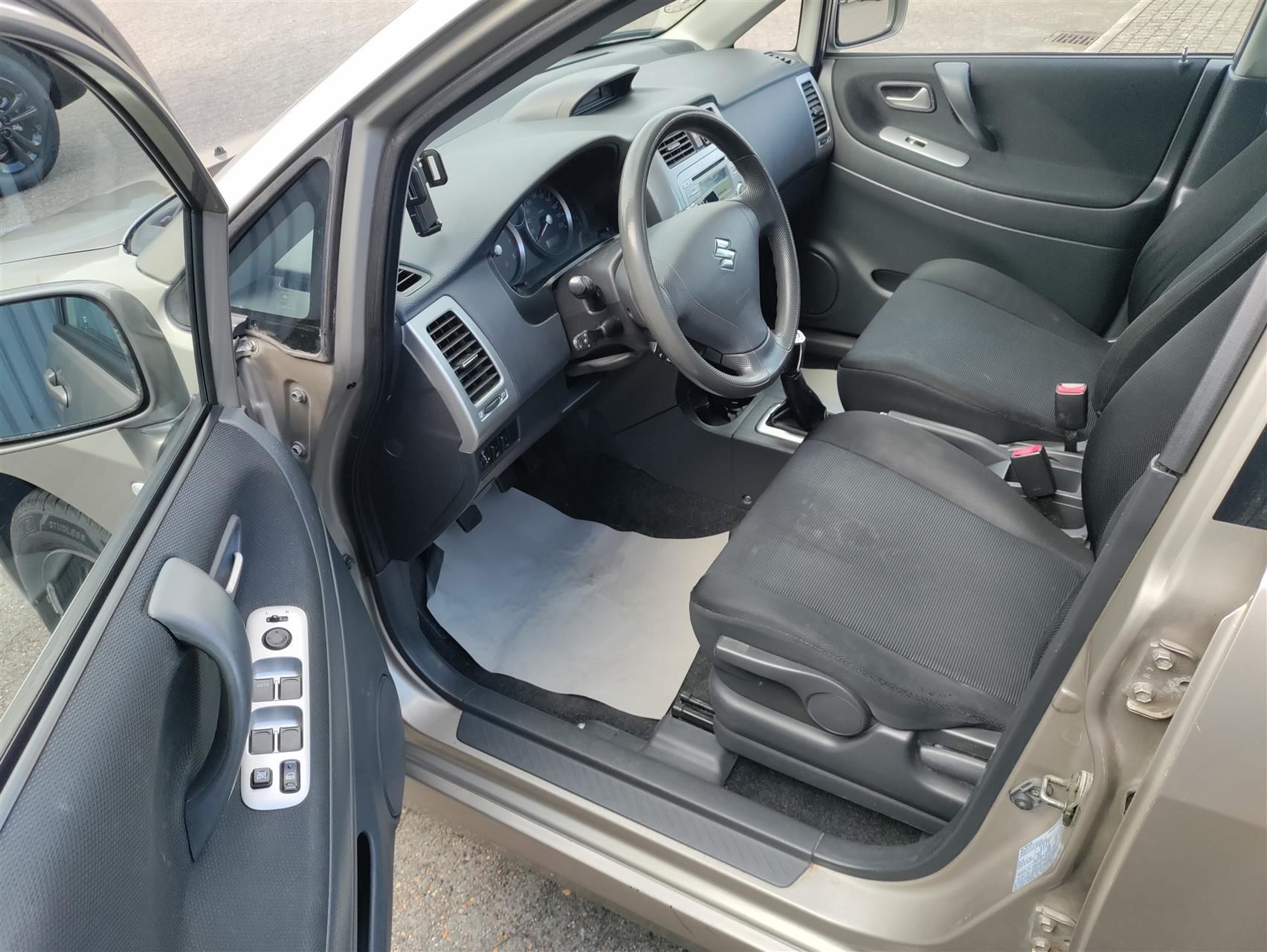 Billede af Suzuki Liana 1,6 GL 106HK 5d