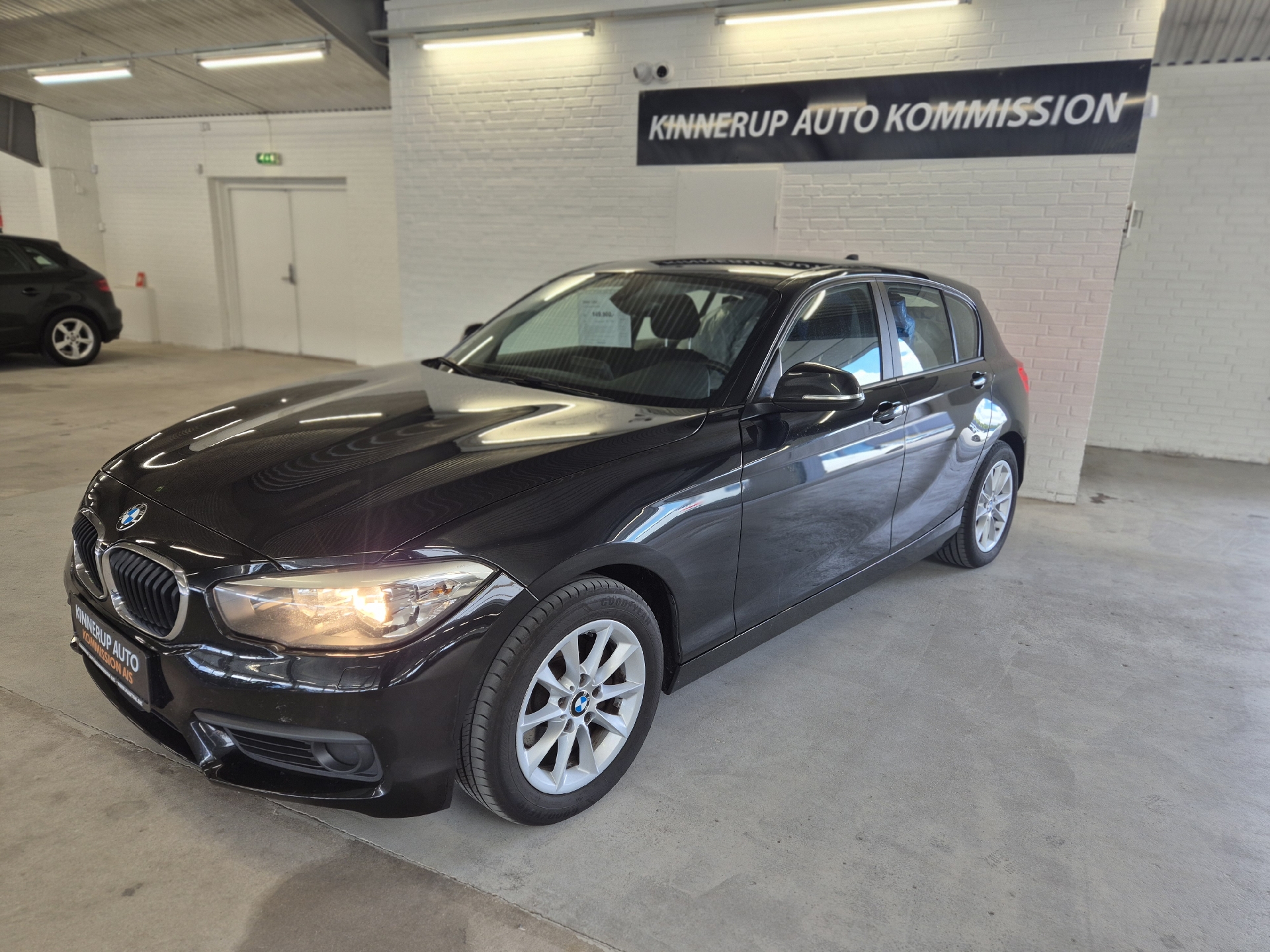 Billede af BMW 120d 2,0 D Connected 190HK 5d 6g