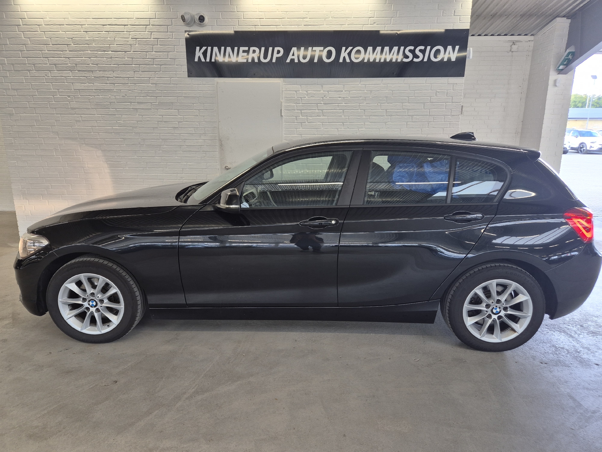 Billede af BMW 120d 2,0 D Connected 190HK 5d 6g