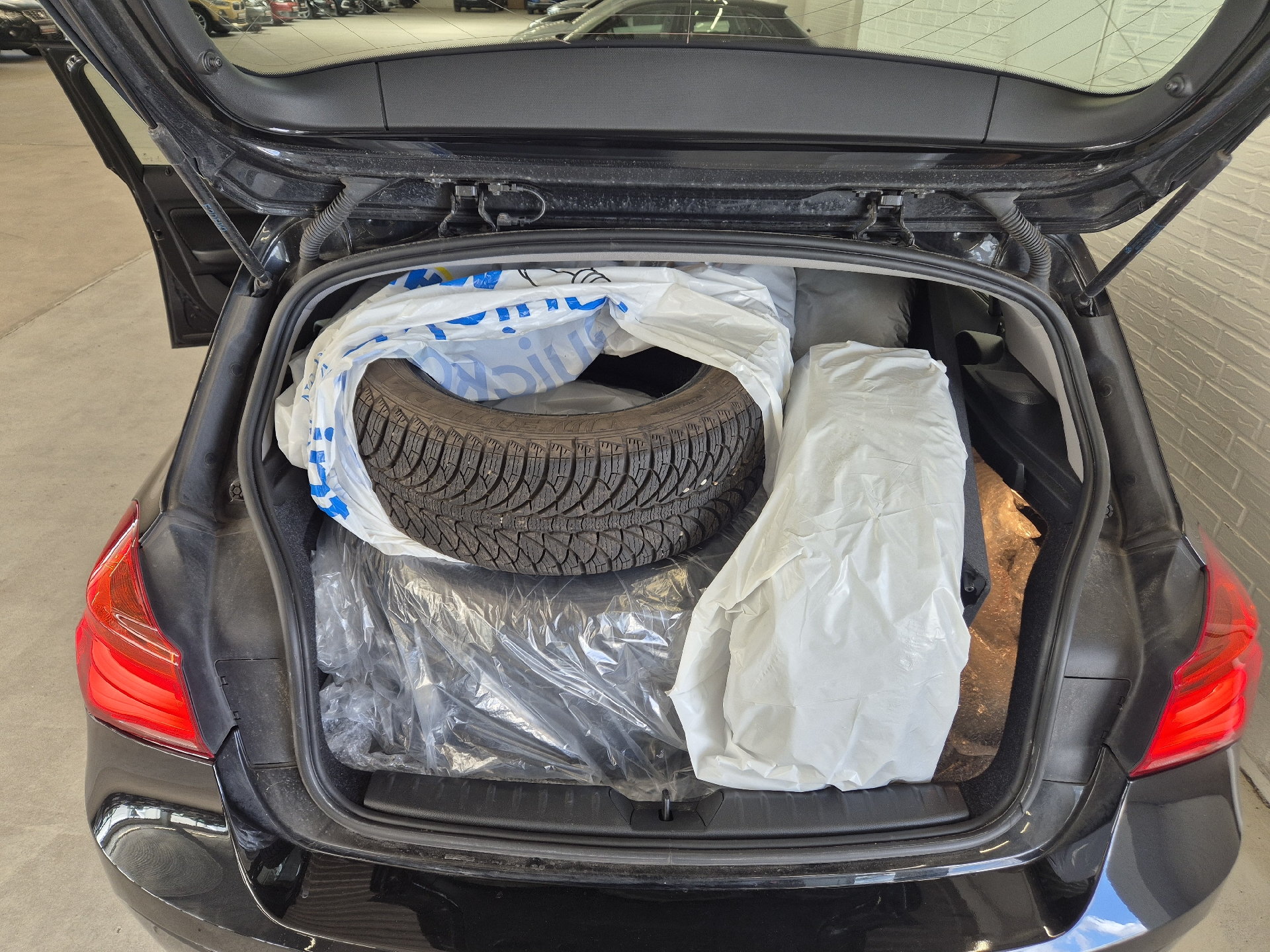 Billede af BMW 120d 2,0 D Connected 190HK 5d 6g
