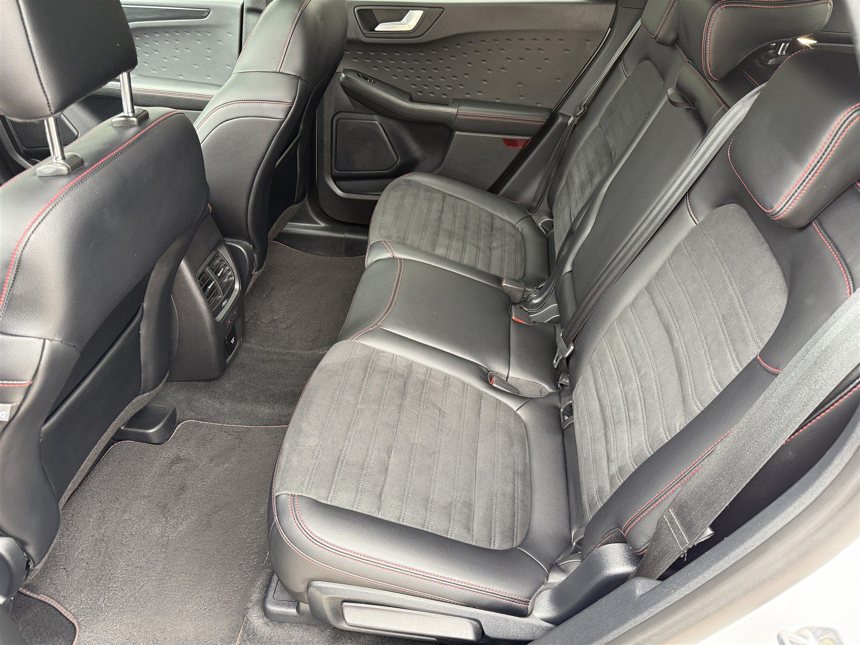 Billede af Ford Kuga 2,5 Plugin-hybrid ST-Line X CVT 225HK 5d Trinl. Gear