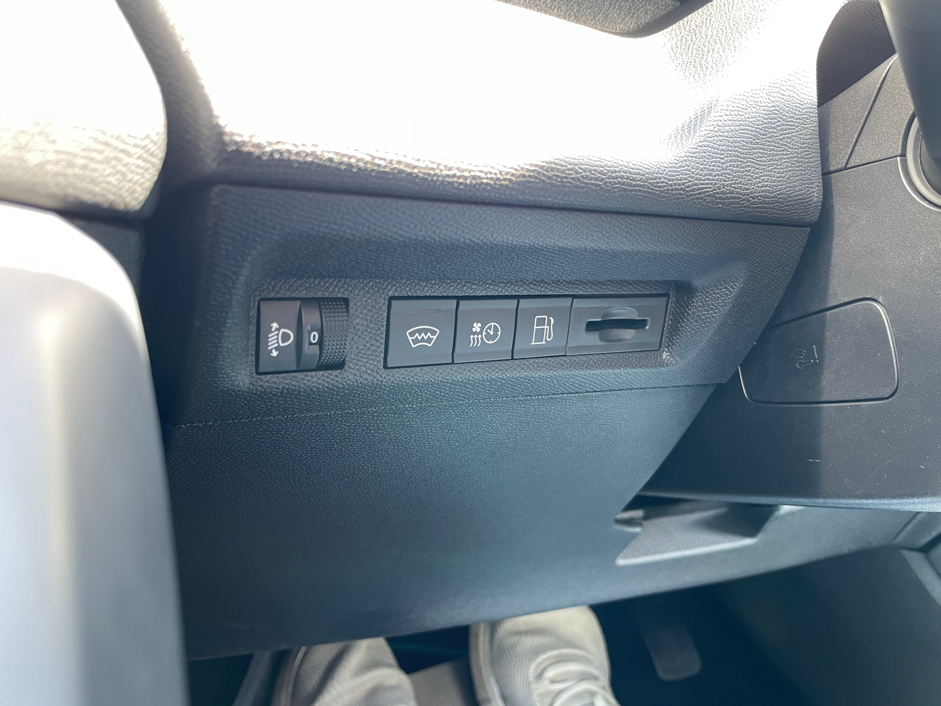 Billede af Peugeot 308 1,6 Plugin-hybrid First Selection Plus EAT8 180HK 5d 8g Aut.