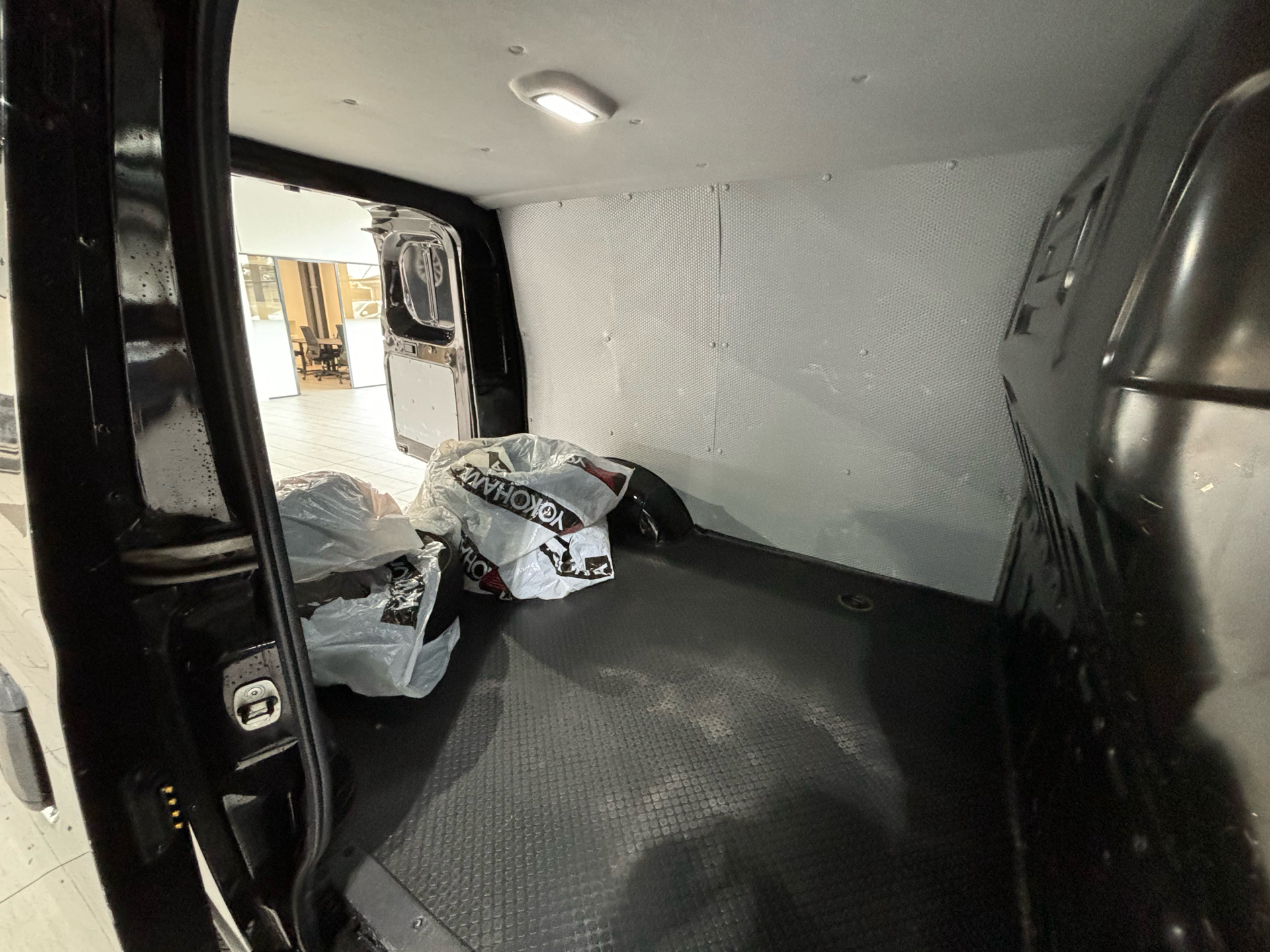 Billede af Maxus e-Deliver 3 SWB EL 122HK Van Aut.