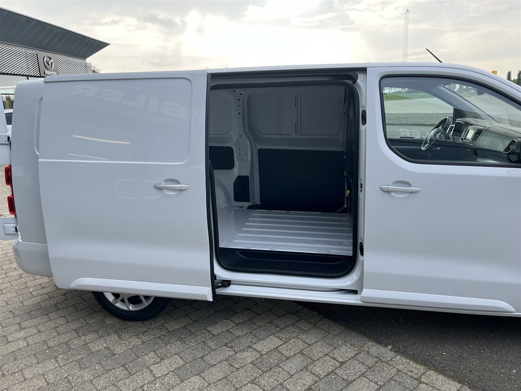 Billede af Citroën e-Jumpy L3 EL Masterline 136HK Van Trinl. Gear