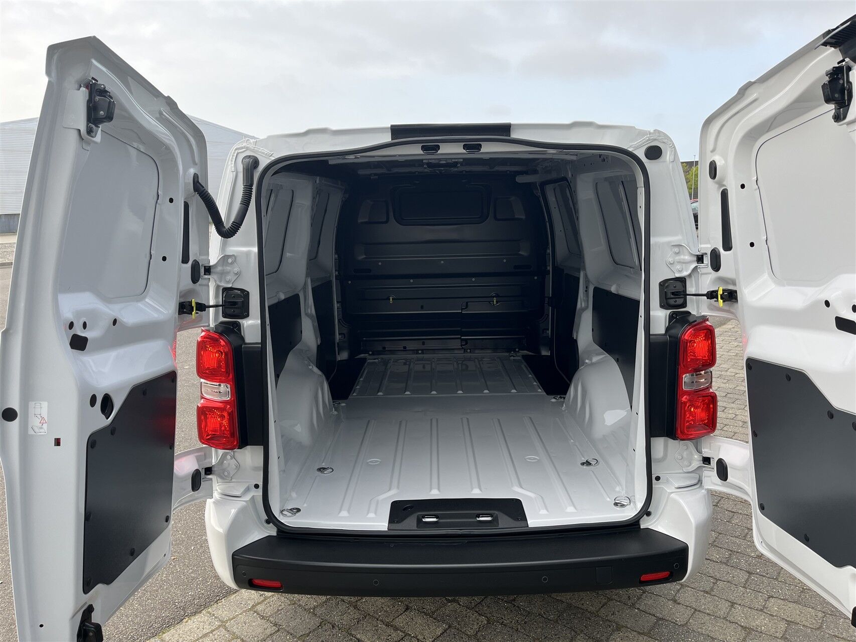 Billede af Citroën e-Jumpy L3 EL Masterline 136HK Van Trinl. Gear
