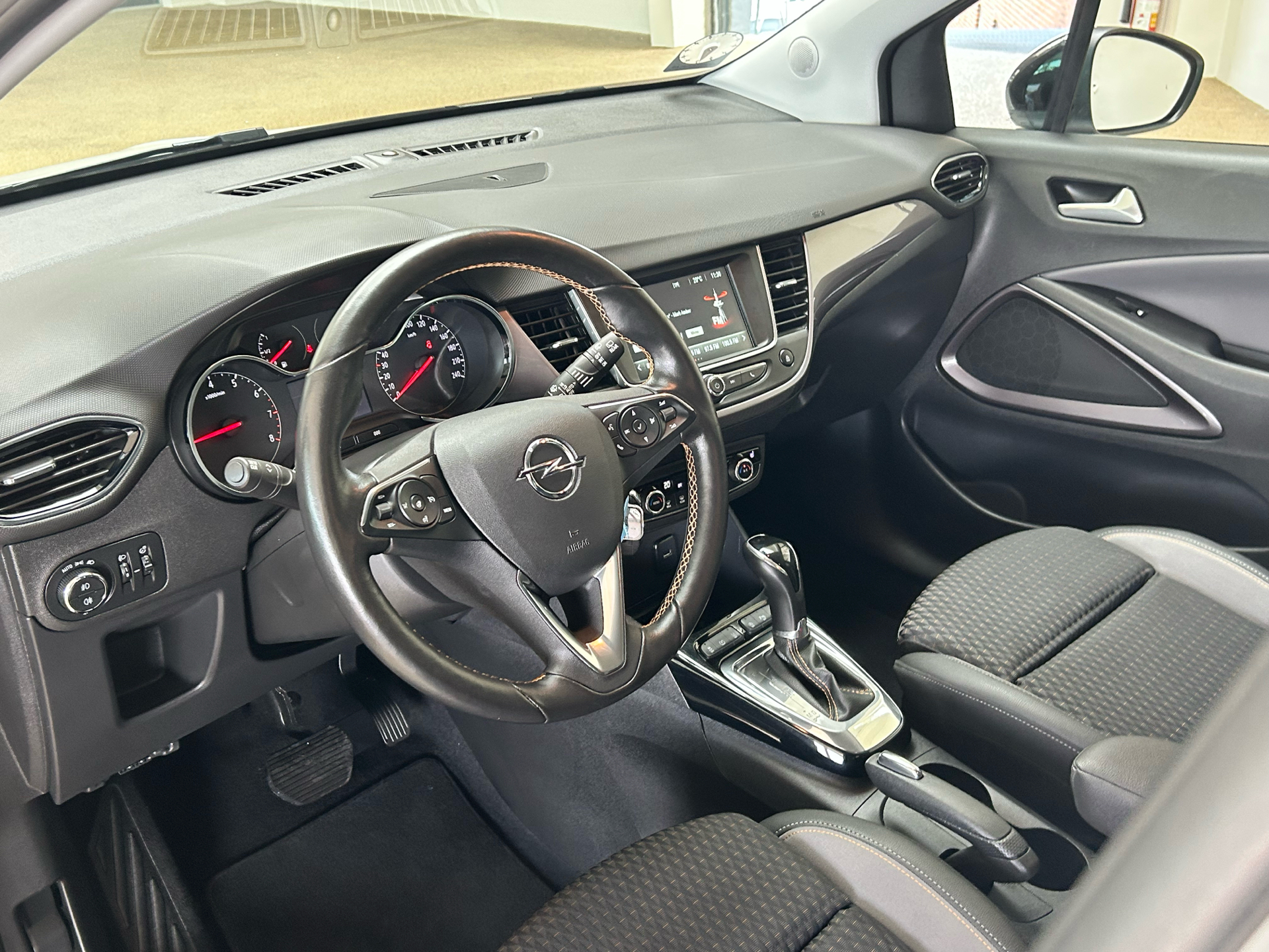 Billede af Opel Crossland X 1,2 Turbo Innovation Start/Stop 110HK 5d 6g Aut.