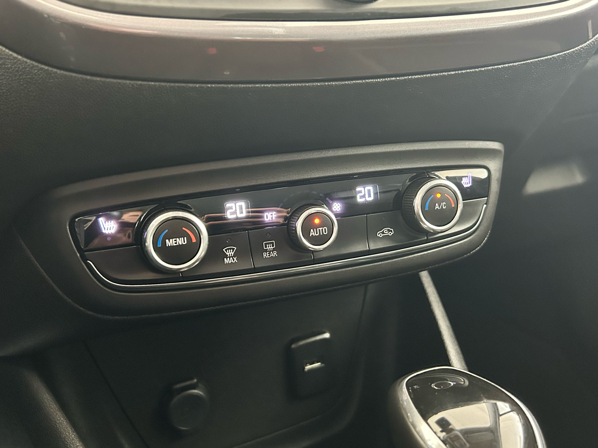 Billede af Opel Crossland X 1,2 Turbo Innovation Start/Stop 110HK 5d 6g Aut.