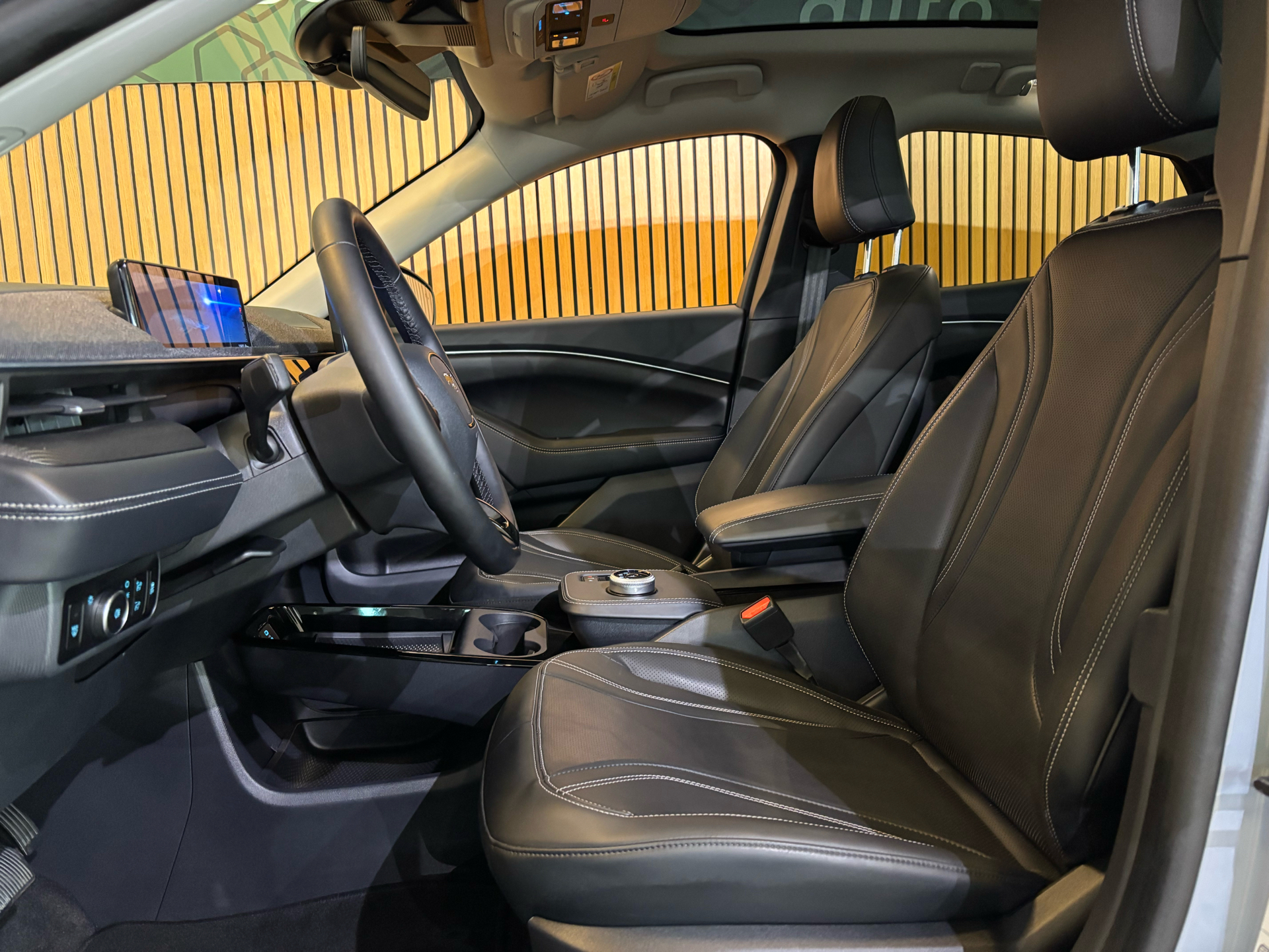 Billede af Ford Mustang Mach-E EL SR 269HK 5d Aut.