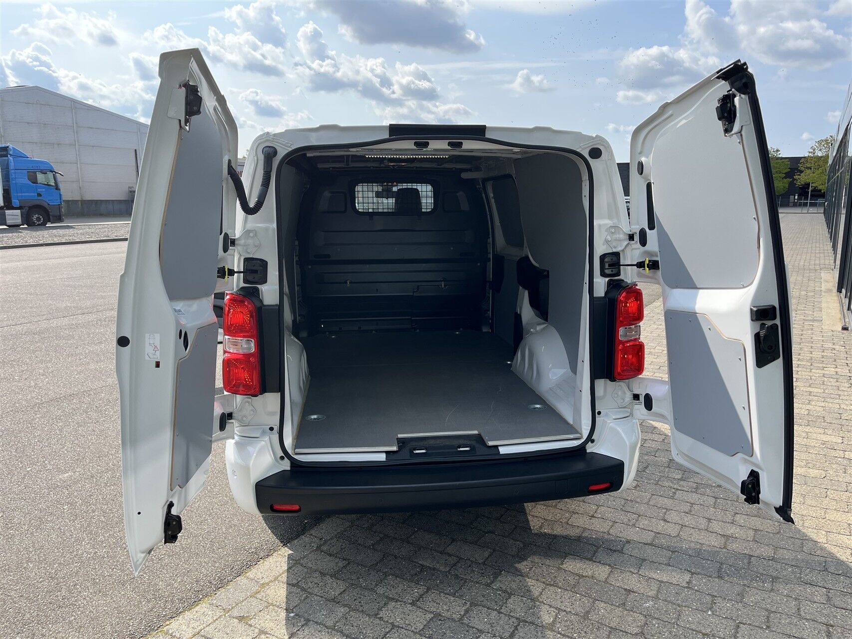 Billede af Citroën e-Jumpy L3 EL Masterline 136HK Van Trinl. Gear