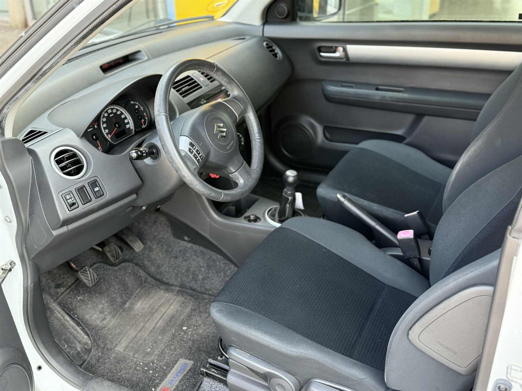 Billede af Suzuki Swift 1,3 GL 92HK 3d