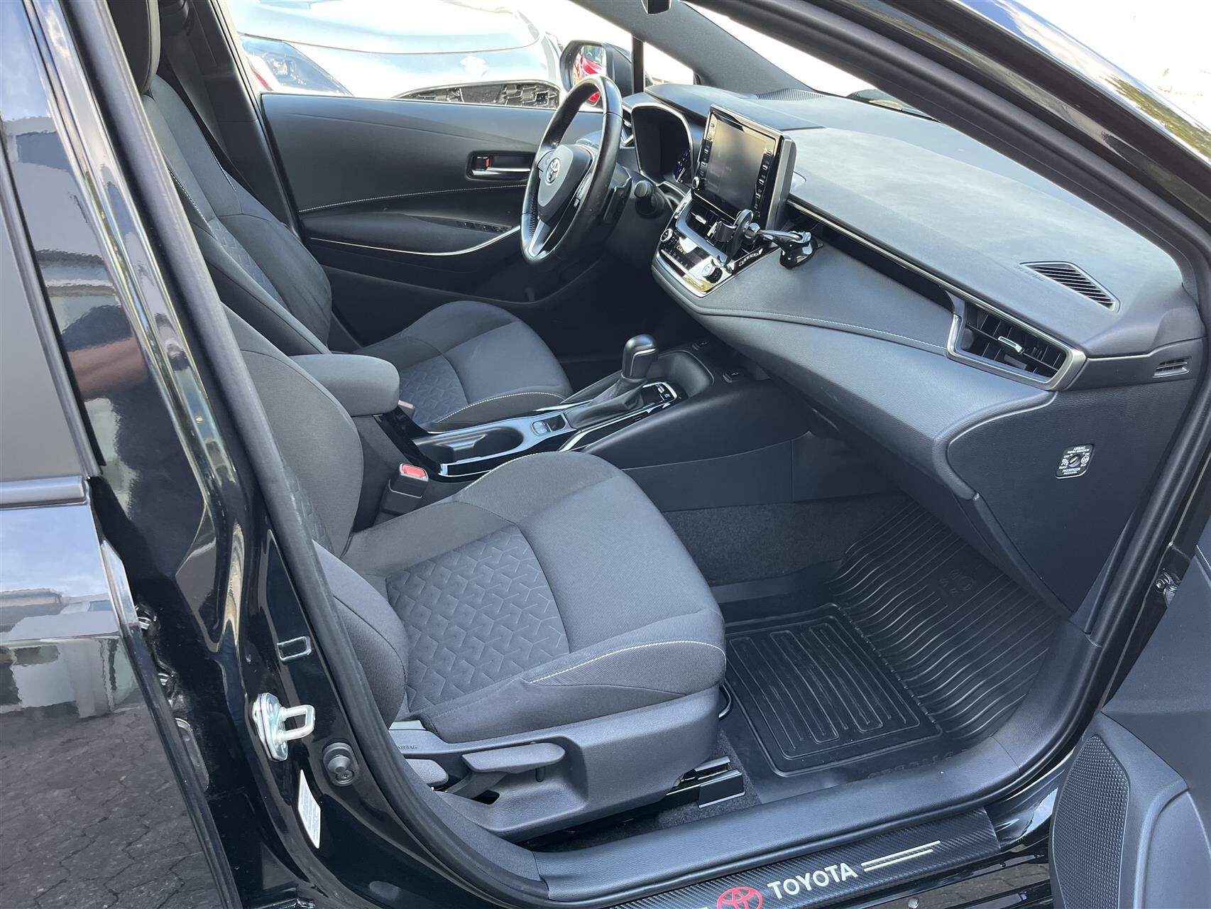 Billede af Toyota Corolla 2,0 Hybrid H3 E-CVT 180HK 5d 6g Aut.