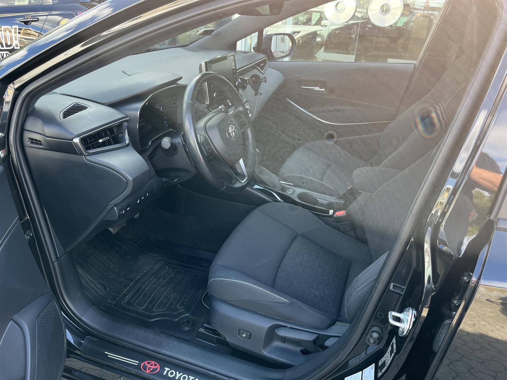 Billede af Toyota Corolla 2,0 Hybrid H3 E-CVT 180HK 5d 6g Aut.