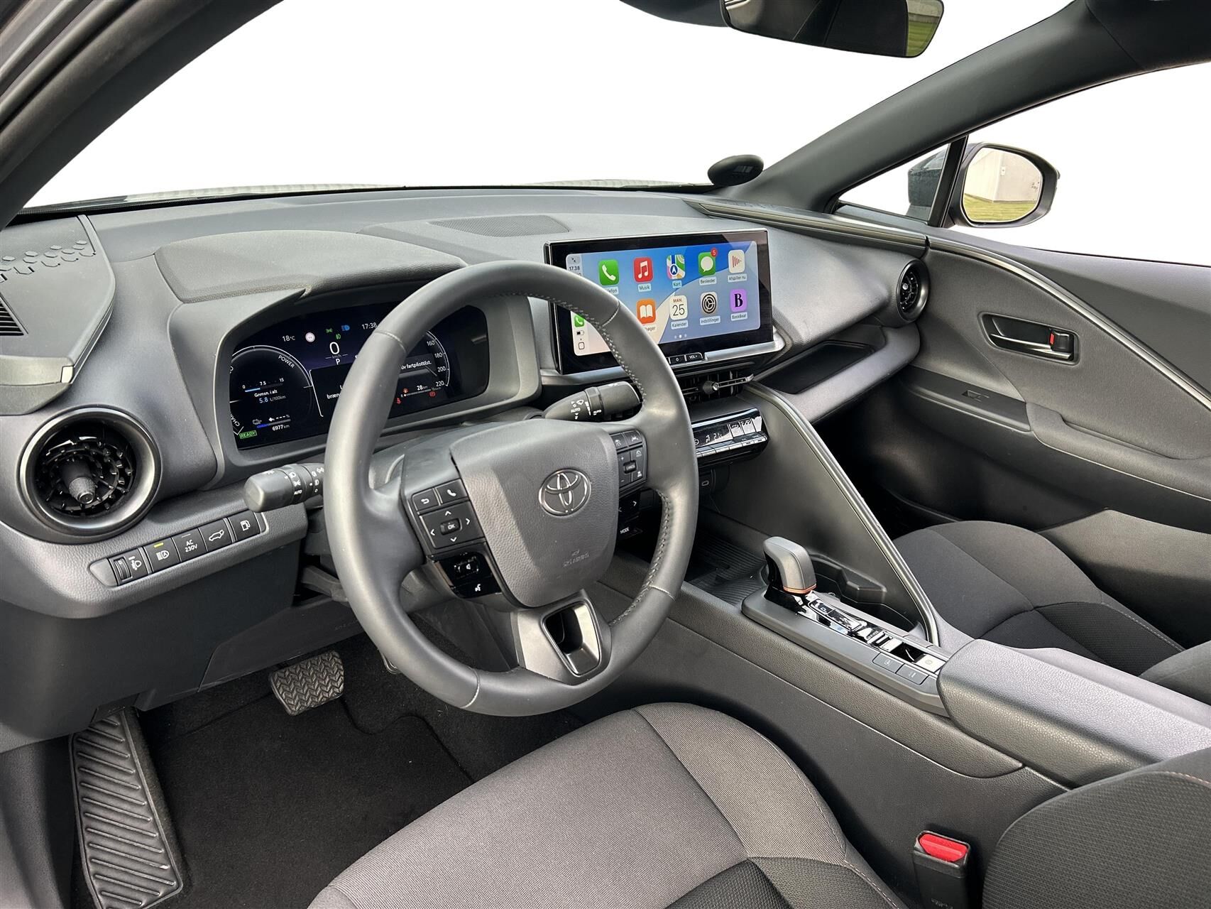 Billede af Toyota C-HR 2,0 Plugin-hybrid Style Smart E-CVT 223HK 5d Trinl. Gear