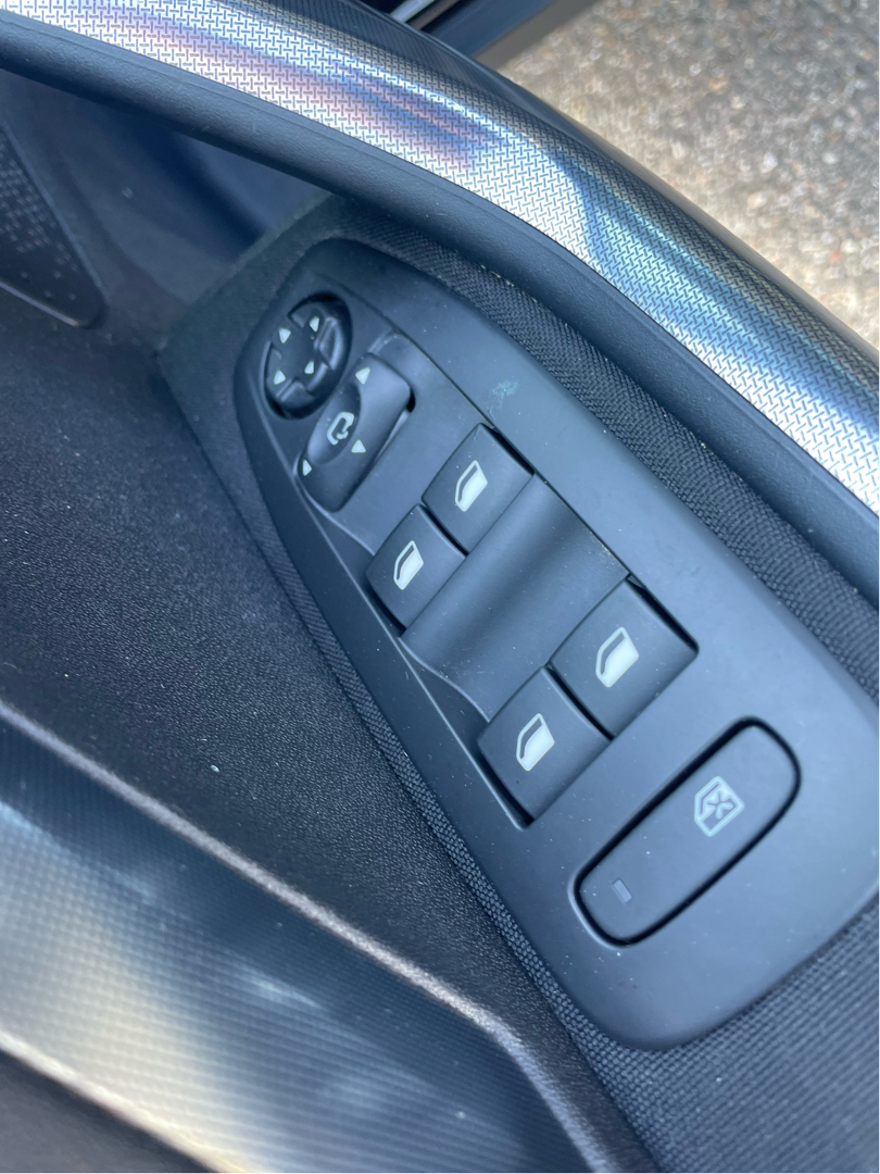 Billede af Peugeot 2008 1,6 BlueHDi Envy 100HK