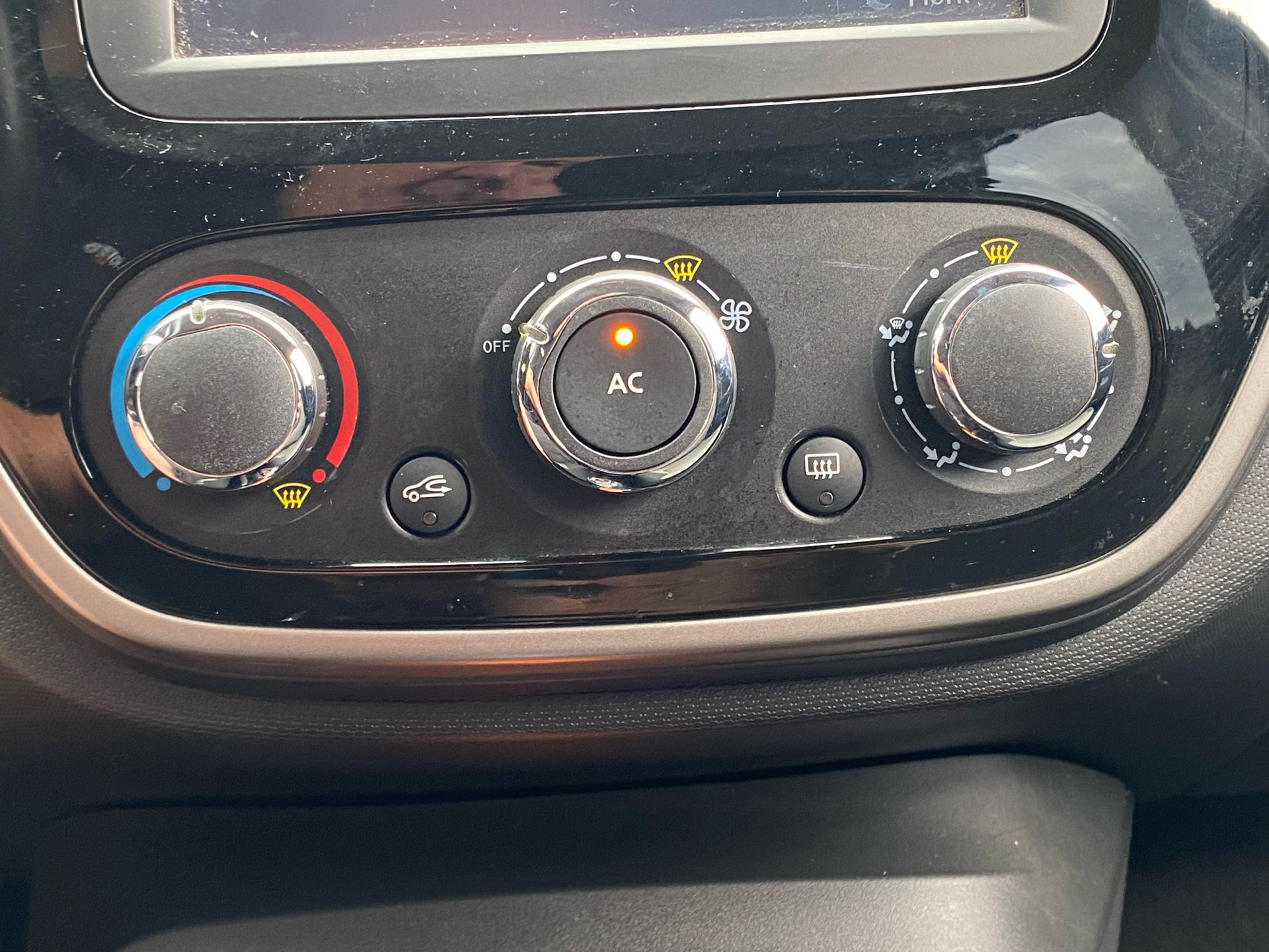 Billede af Renault Captur 1,2 TCE Expression EDC 120HK 5d 6g Aut.
