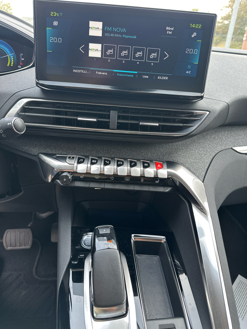 Billede af Peugeot 3008 1,6 PureTech  Plugin-hybrid First Selection EAT8 225HK 5d 8g Aut.