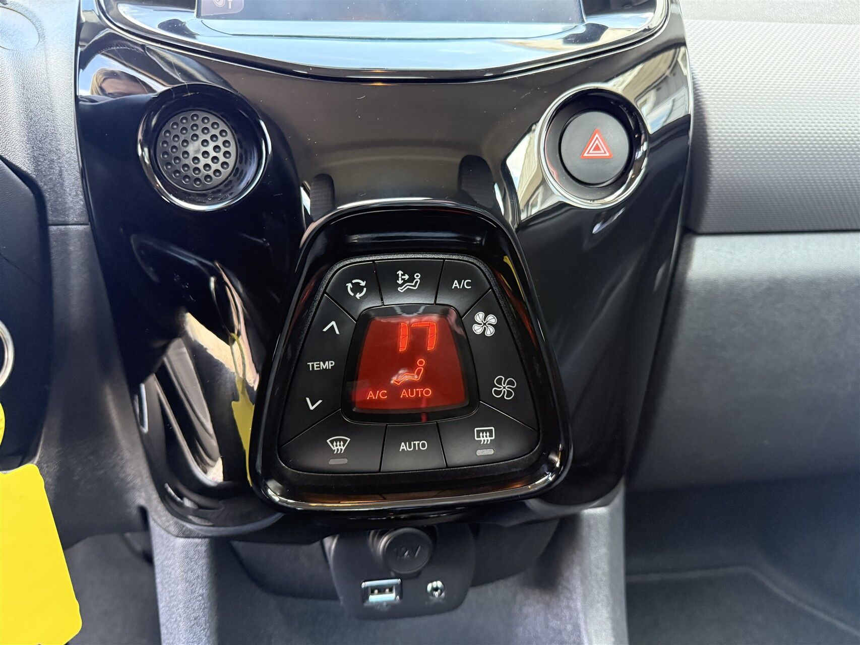 Billede af Peugeot 108 1,0 e-Vti Selection Tech 72HK 5d