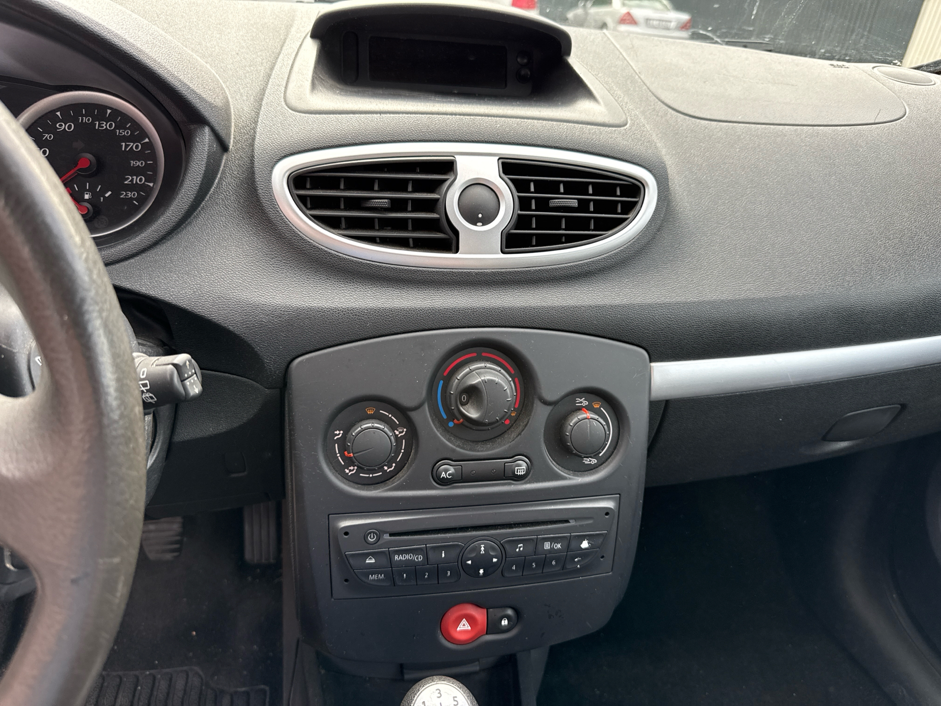 Billede af Renault Clio Sport Tourer 1,2 16V Authentique 75HK Stc