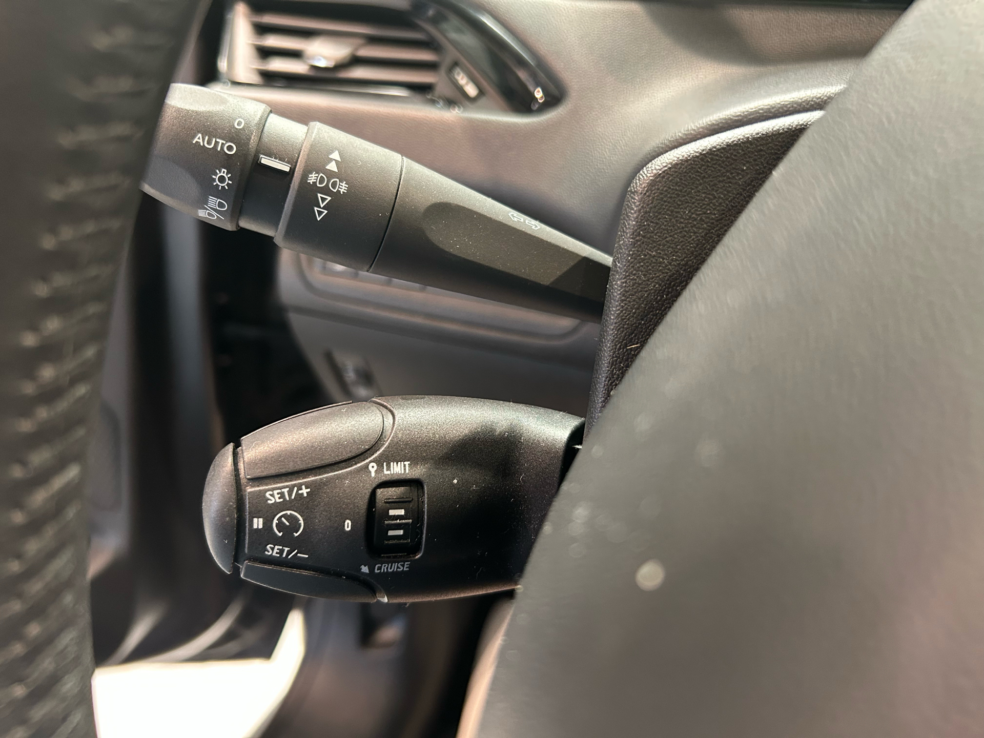 Billede af Peugeot 208 1,5 BlueHDi Signature+ 100HK 5d