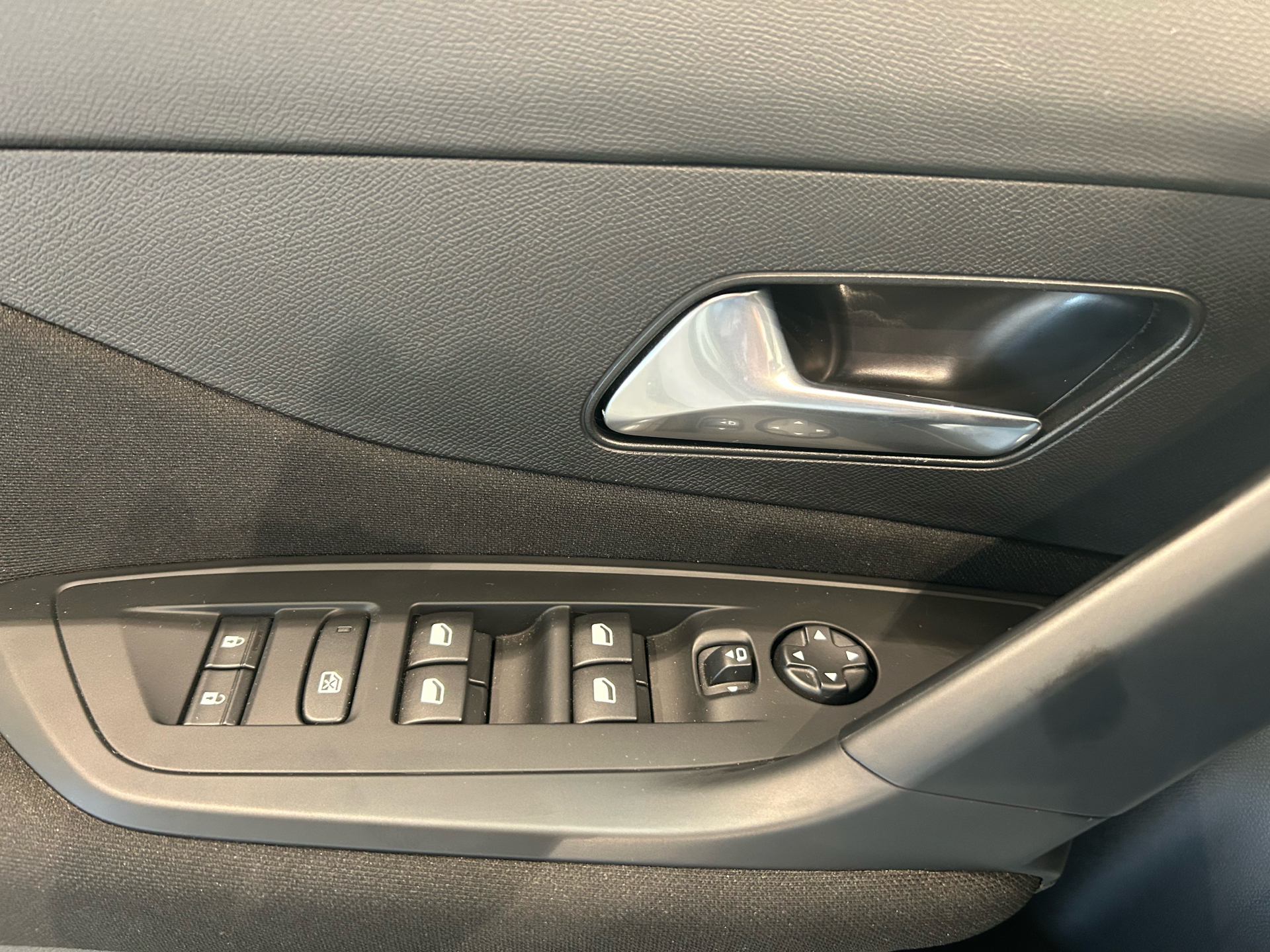 Billede af Peugeot e-308 EL Style 156HK Stc Aut.