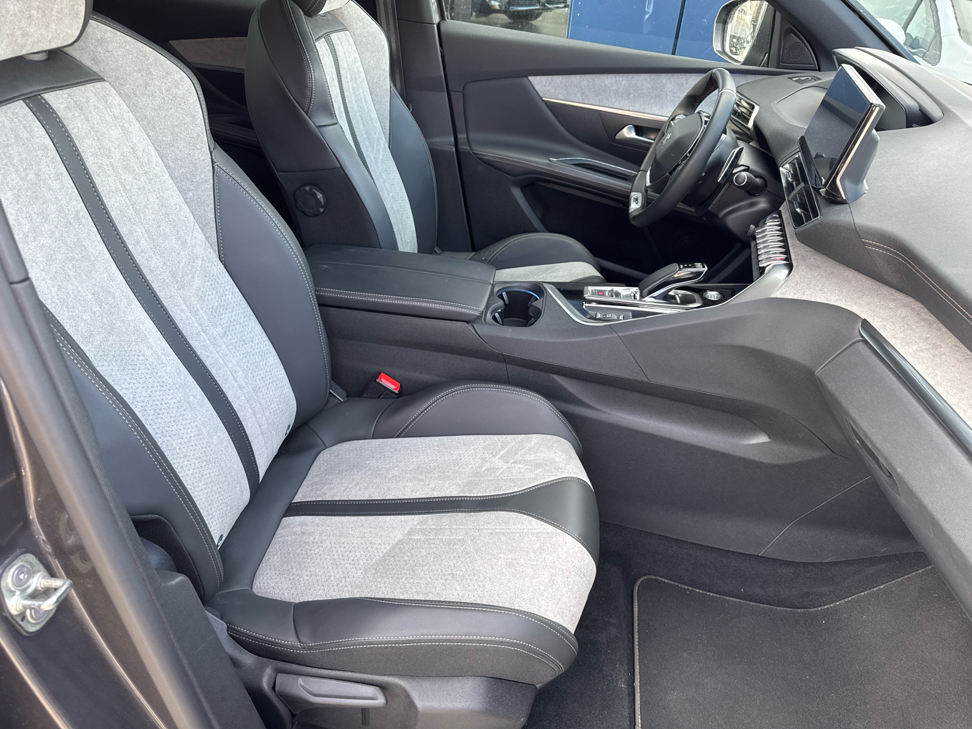 Billede af Peugeot 3008 1,6 PureTech  Plugin-hybrid GT First EAT8 225HK 5d 8g Aut.