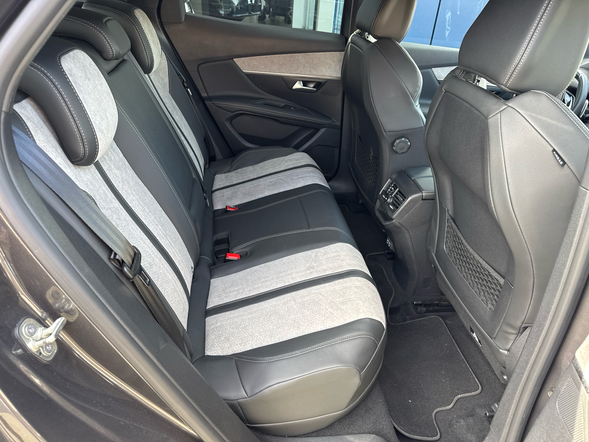 Billede af Peugeot 3008 1,6 PureTech  Plugin-hybrid GT First EAT8 225HK 5d 8g Aut.