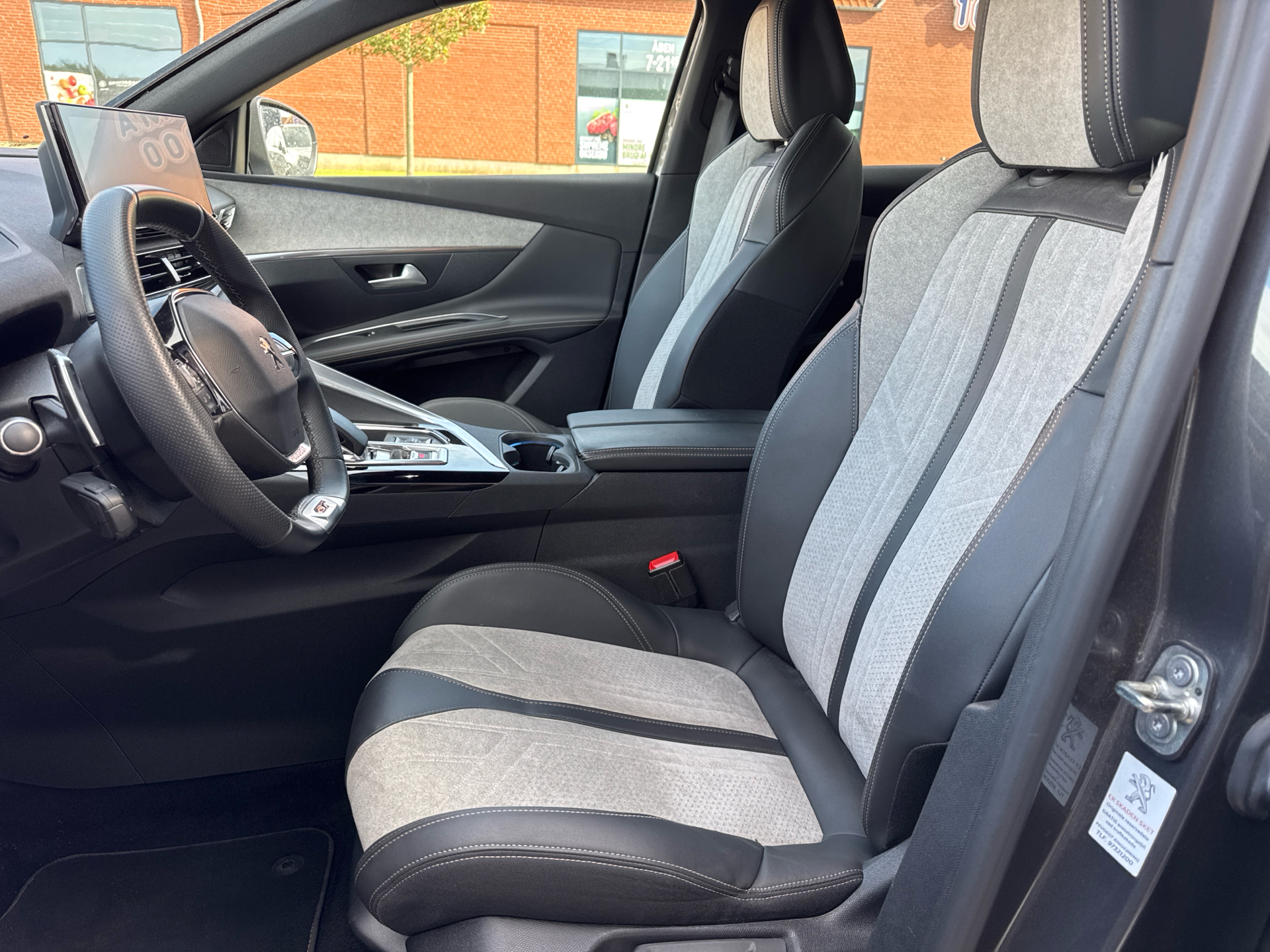 Billede af Peugeot 3008 1,6 PureTech  Plugin-hybrid GT First EAT8 225HK 5d 8g Aut.