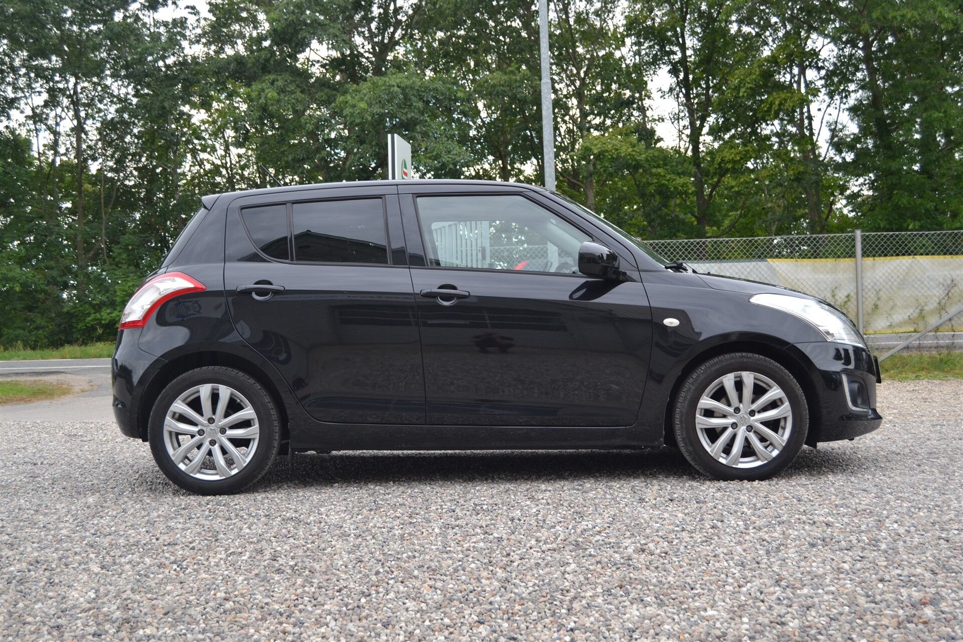 Billede af Suzuki Swift 1,2 Dualjet 16V Club Plus 90HK 5d