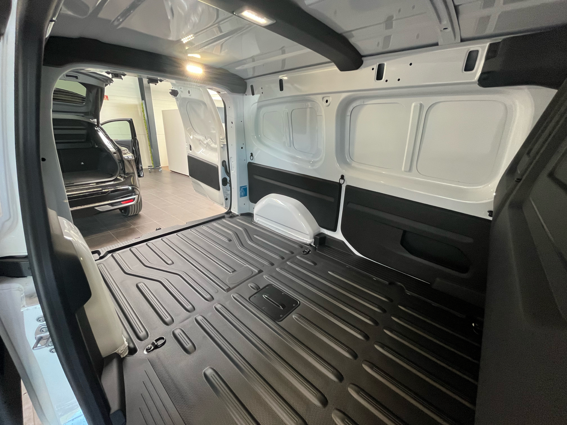 Billede af Nissan Townstar L2 3 Sæder EL N-Connecta 122HK Van Aut.