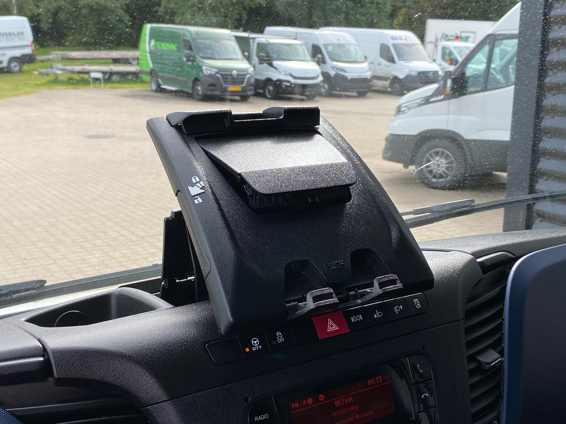 Billede af Iveco Daily 35C18 4100mm 3,0 D 180HK Ladv./Chas. 8g Aut.