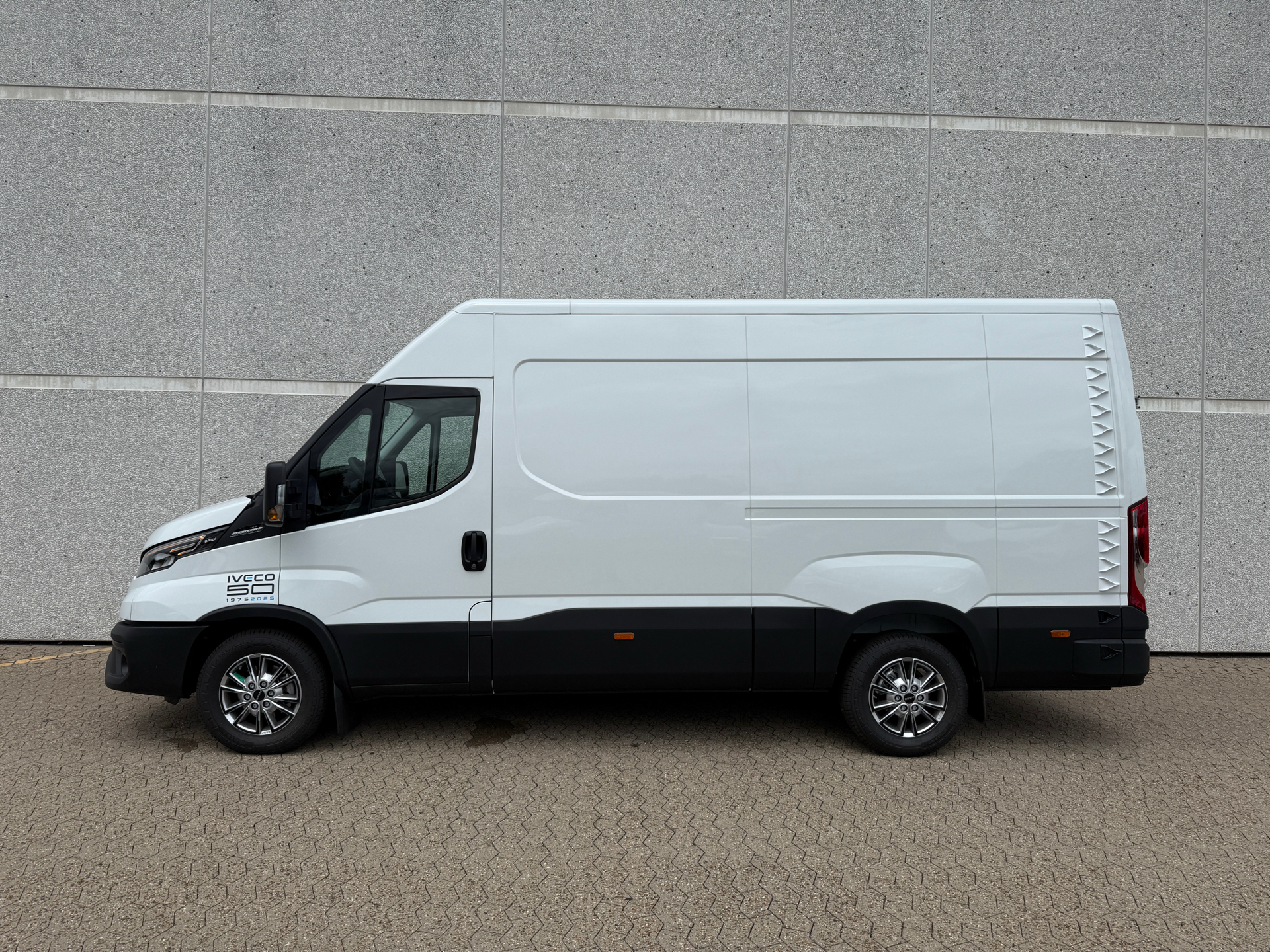 Billede af Iveco Daily 35S18 12m3 3,0 D 180HK Van 8g Aut.