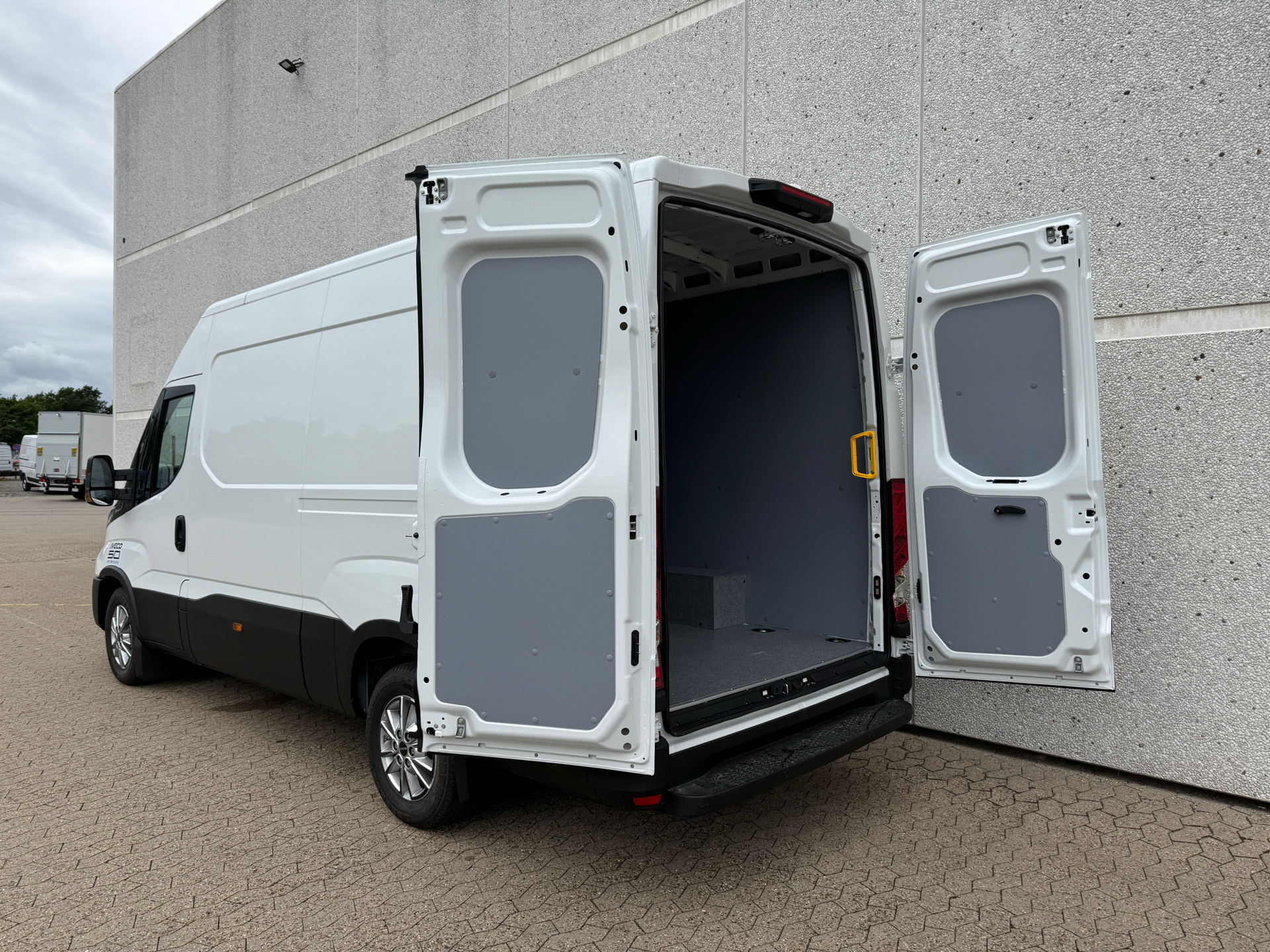 Billede af Iveco Daily 35S18 12m3 3,0 D 180HK Van 8g Aut.