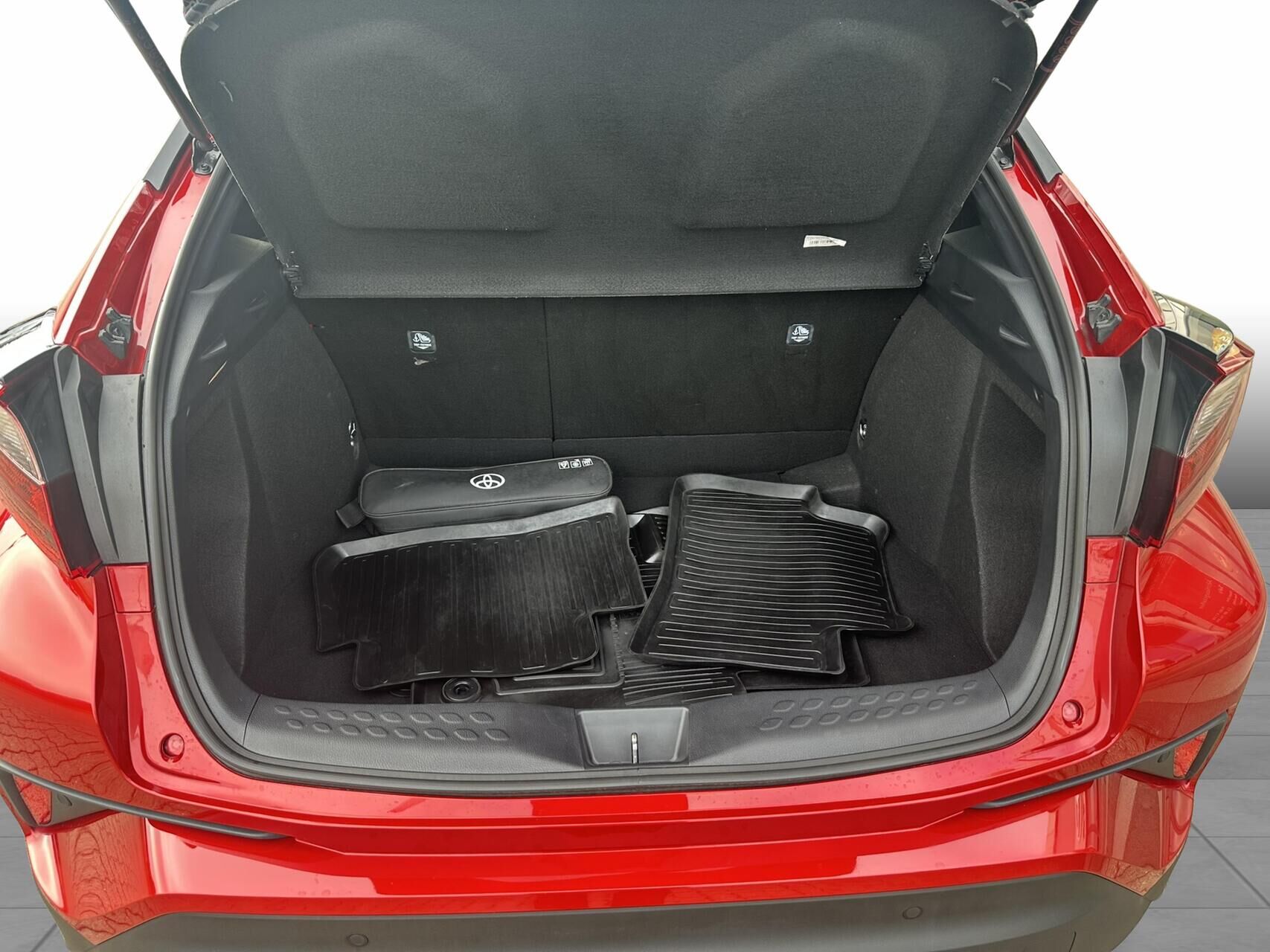 Billede af Toyota C-HR 1,8 Hybrid C-LUB Smart Multidrive S 122HK 5d Aut.