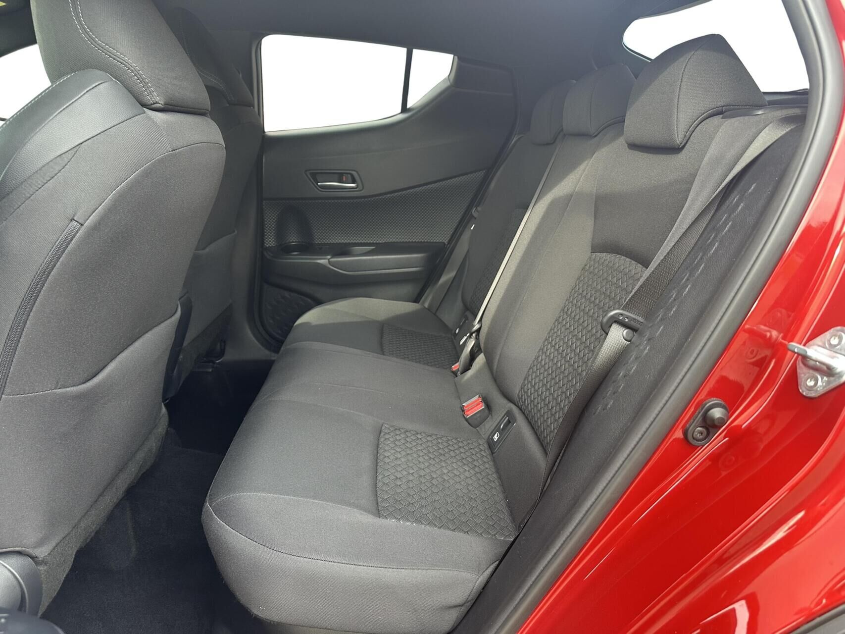 Billede af Toyota C-HR 1,8 Hybrid C-LUB Smart Multidrive S 122HK 5d Aut.