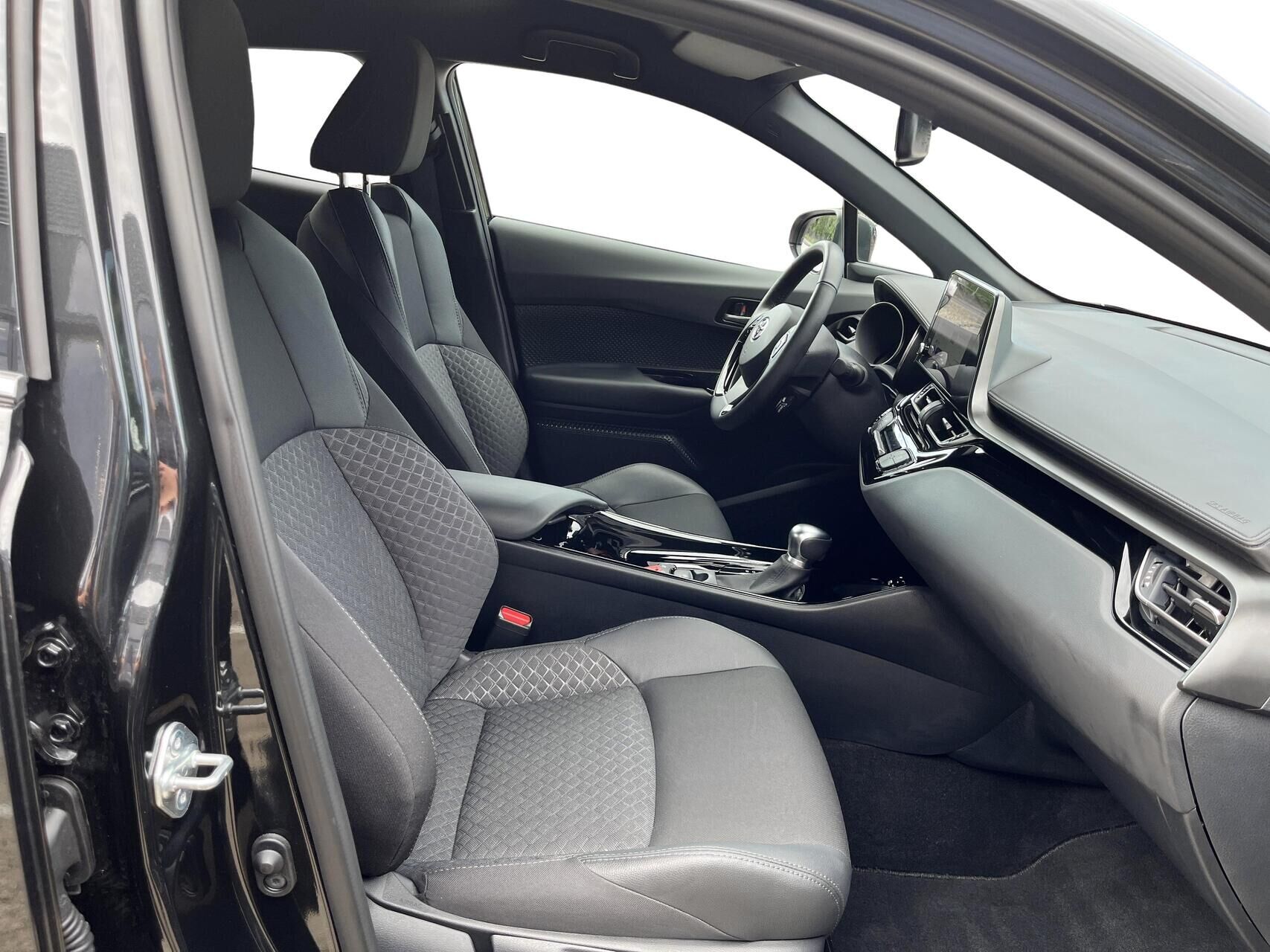 Billede af Toyota C-HR 1,8 Hybrid C-LUB Smart Multidrive S 122HK 5d Aut.