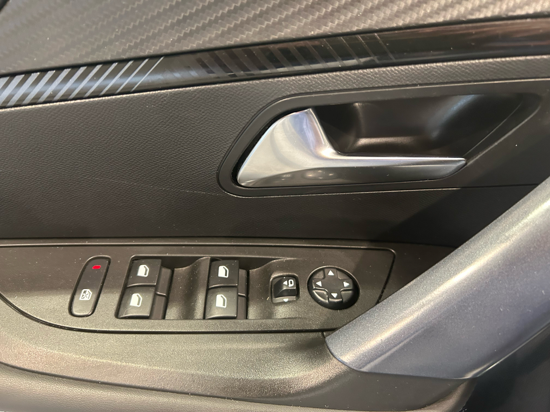 Billede af Peugeot 2008 1,2 PureTech Edition 210+ 130HK 5d