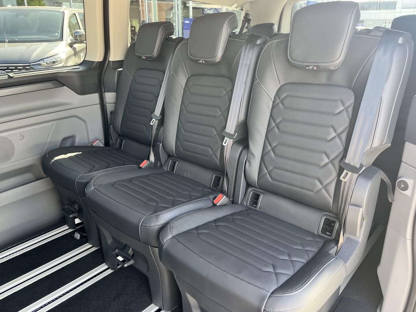 Billede af Ford Tourneo Custom 340 L1H1 2,5 Plugin-hybrid Titanium X CVT 233HK Aut.