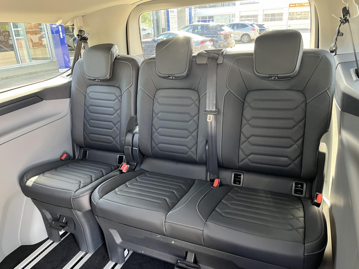Billede af Ford Tourneo Custom 340 L1H1 2,5 Plugin-hybrid Titanium X CVT 233HK Aut.