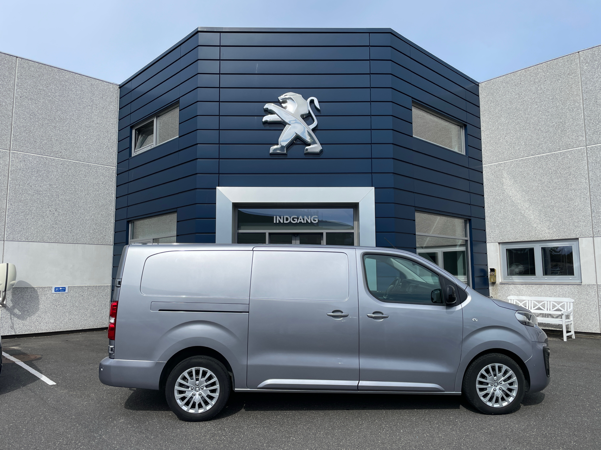 Billede af Peugeot Expert L3 2,0 BlueHDi Ultimate EAT8 177HK Van 8g Aut.
